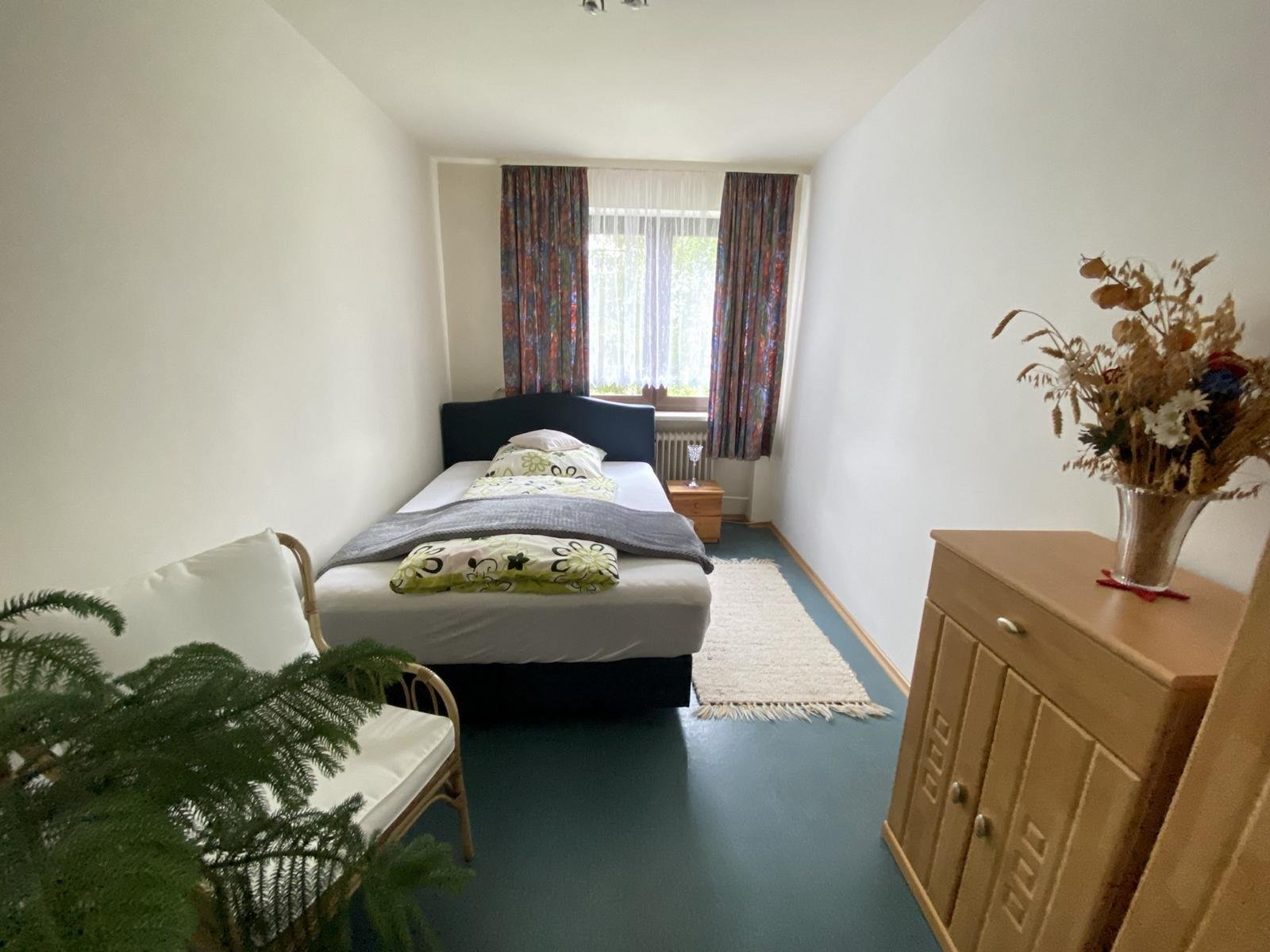 TOP-gepflegte & voll möblierte Einliegerwohnung mit herrlicher Terrasse - wenige Fahrminuten südlich von Coburg