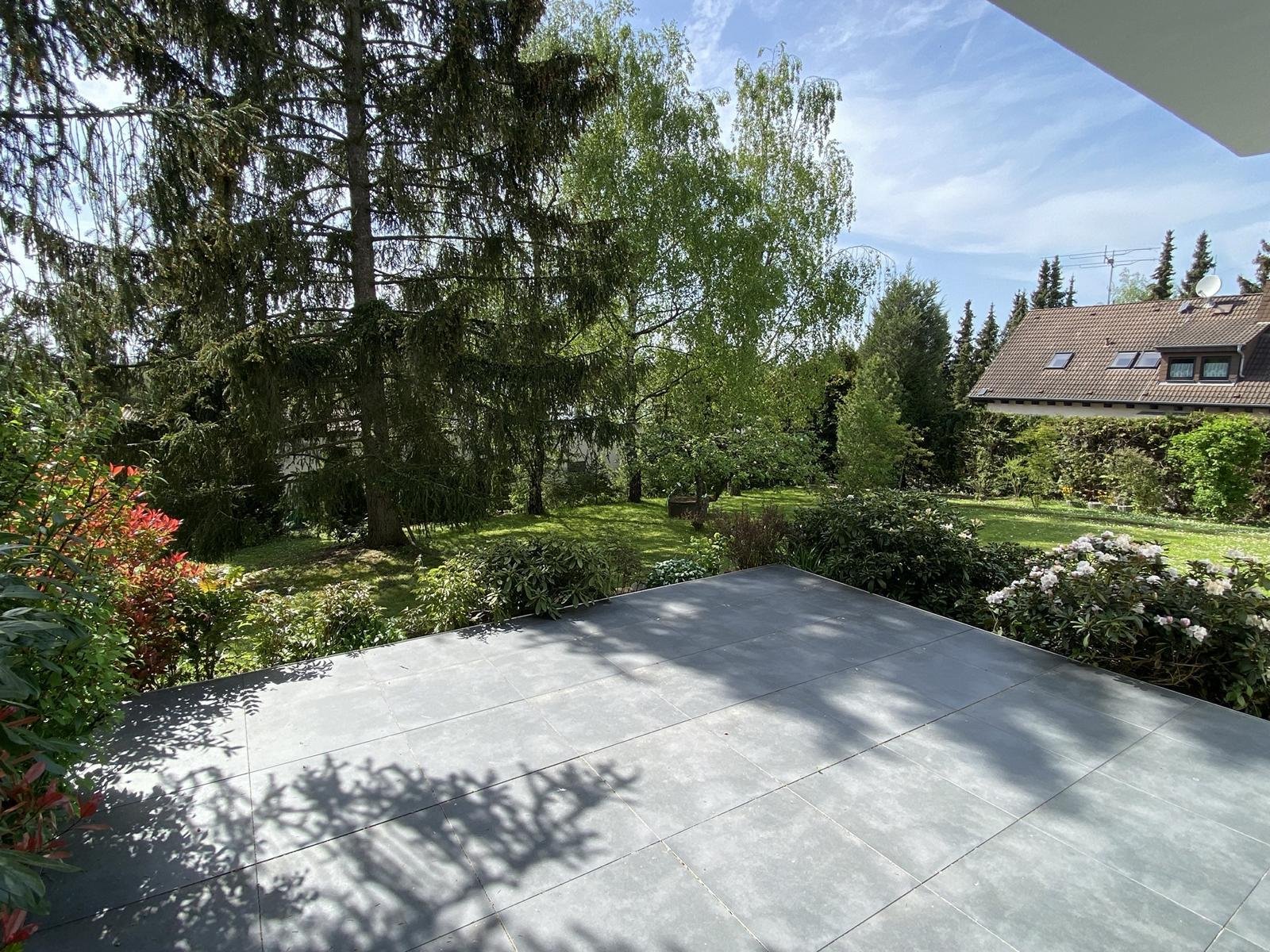 TOP-gepflegte & voll möblierte Einliegerwohnung mit herrlicher Terrasse - wenige Fahrminuten südlich von Coburg