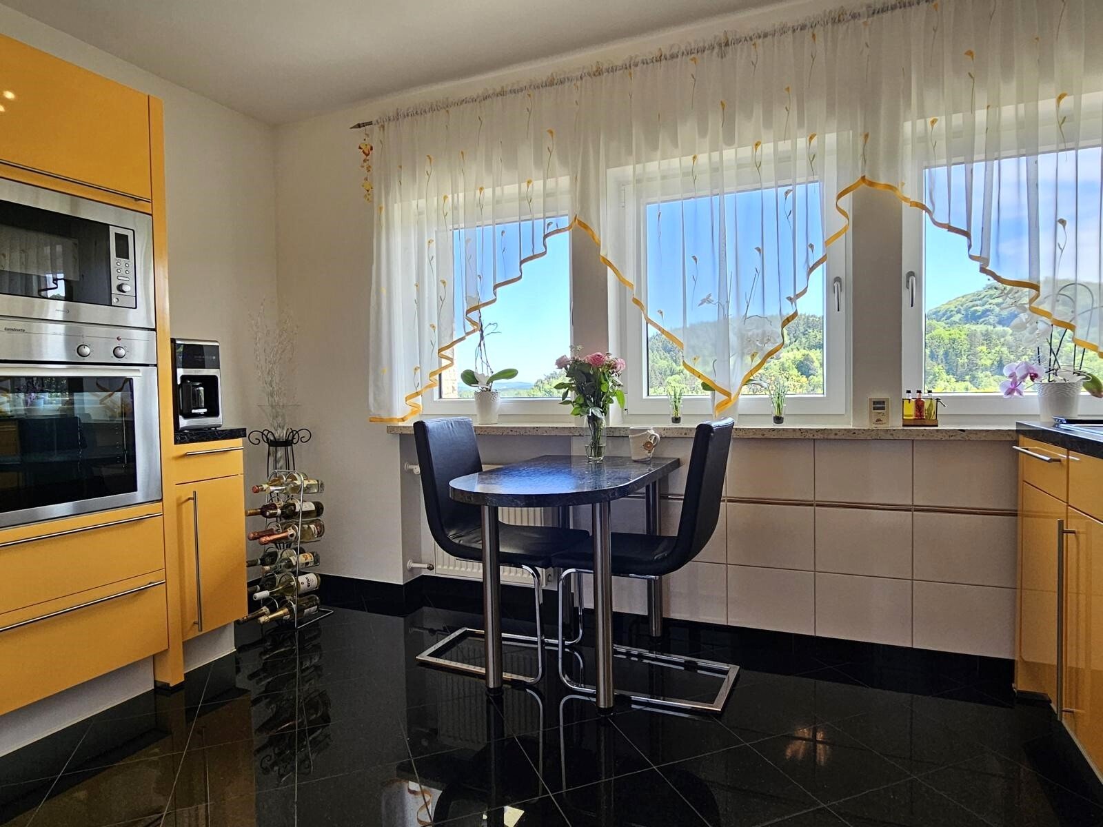 Modernisiertes Leben am Waldrand mit grandiosem Fernblick über Rödental!