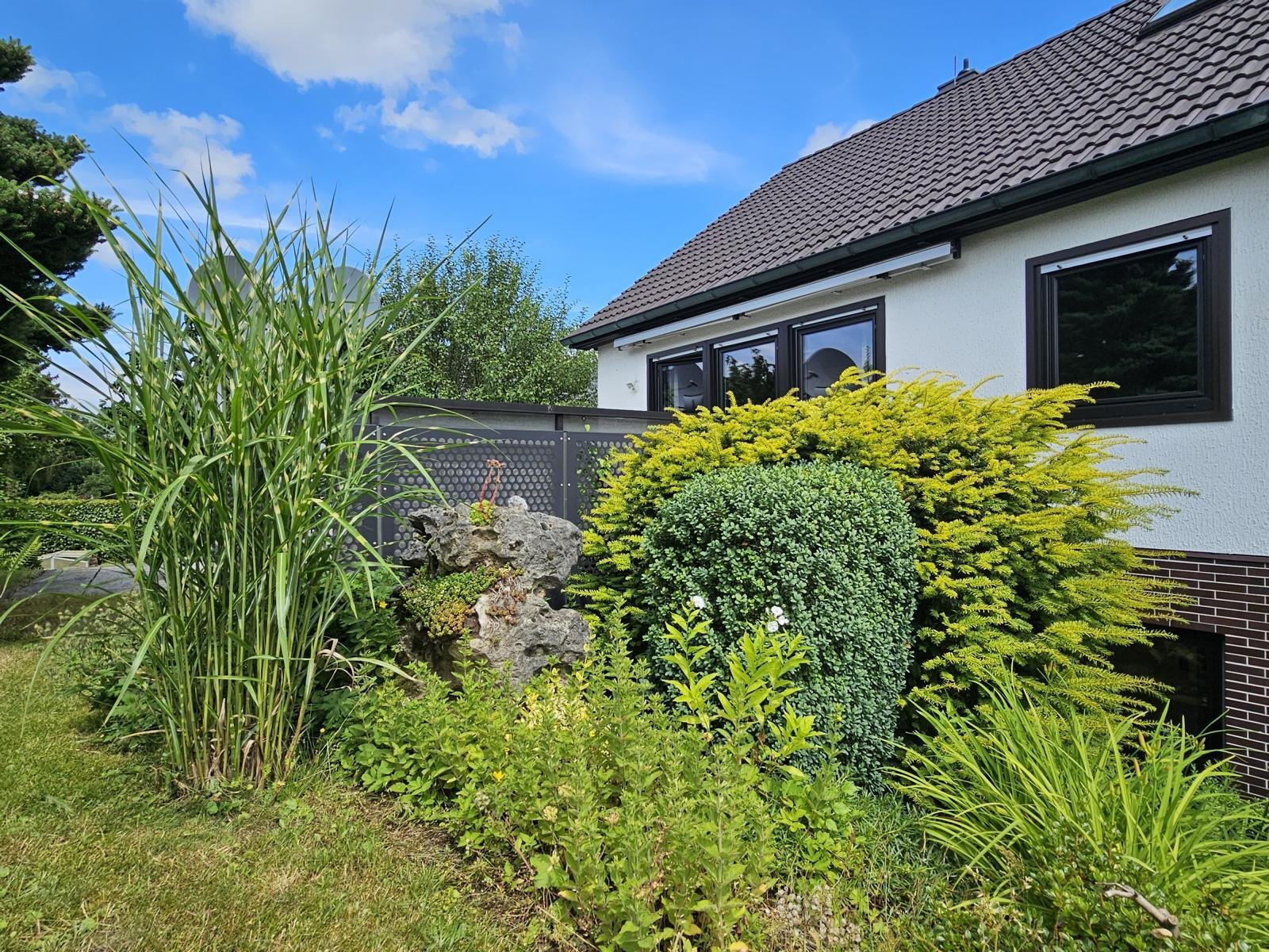 VERKAUFT - Toller Bungalow mit großzügiger Individualität und herrlichem Garten!