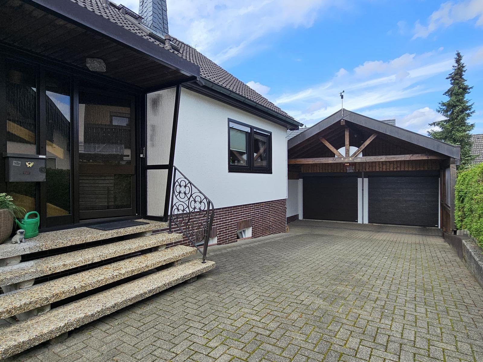 VERKAUFT - Toller Bungalow mit großzügiger Individualität und herrlichem Garten!