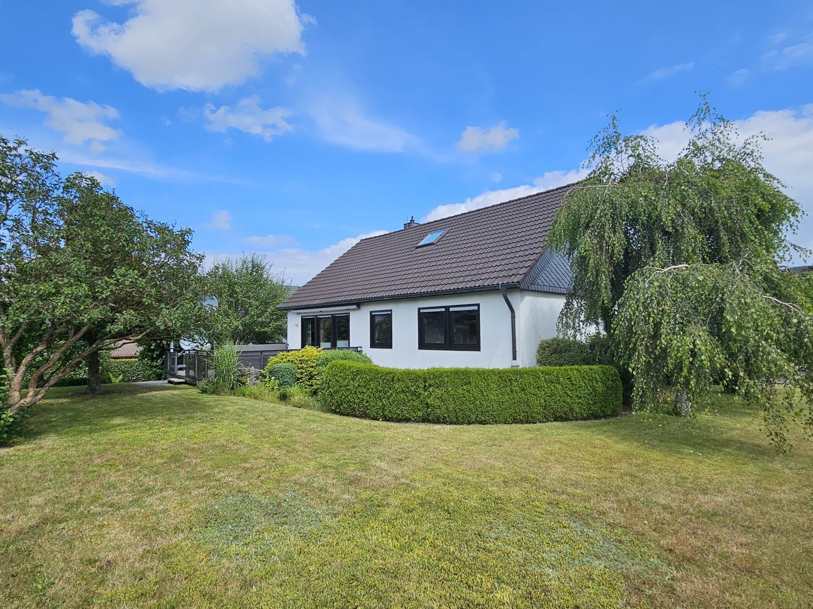 VERKAUFT - Toller Bungalow mit großzügiger Individualität und herrlichem Garten!