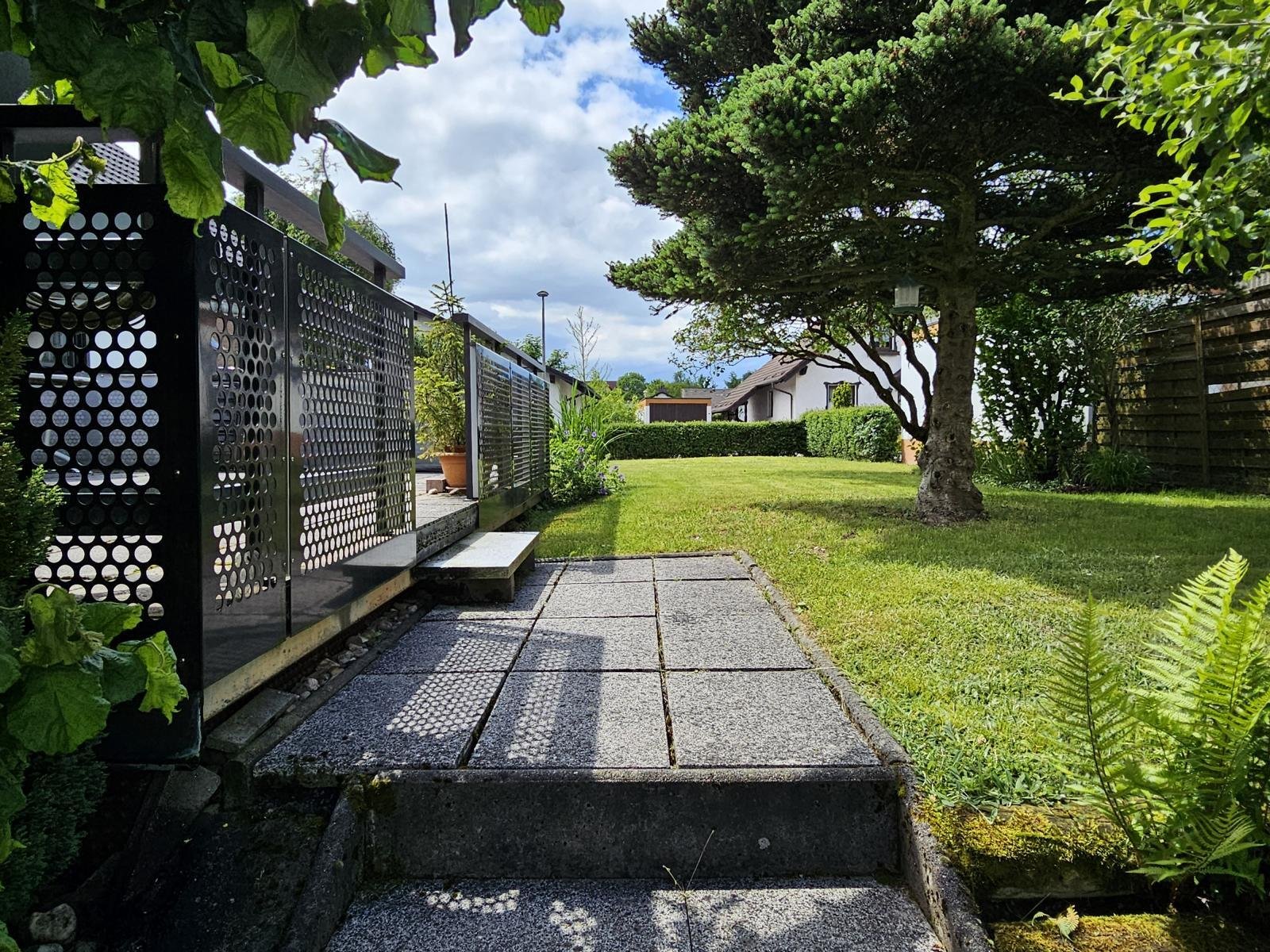 VERKAUFT - Toller Bungalow mit großzügiger Individualität und herrlichem Garten!