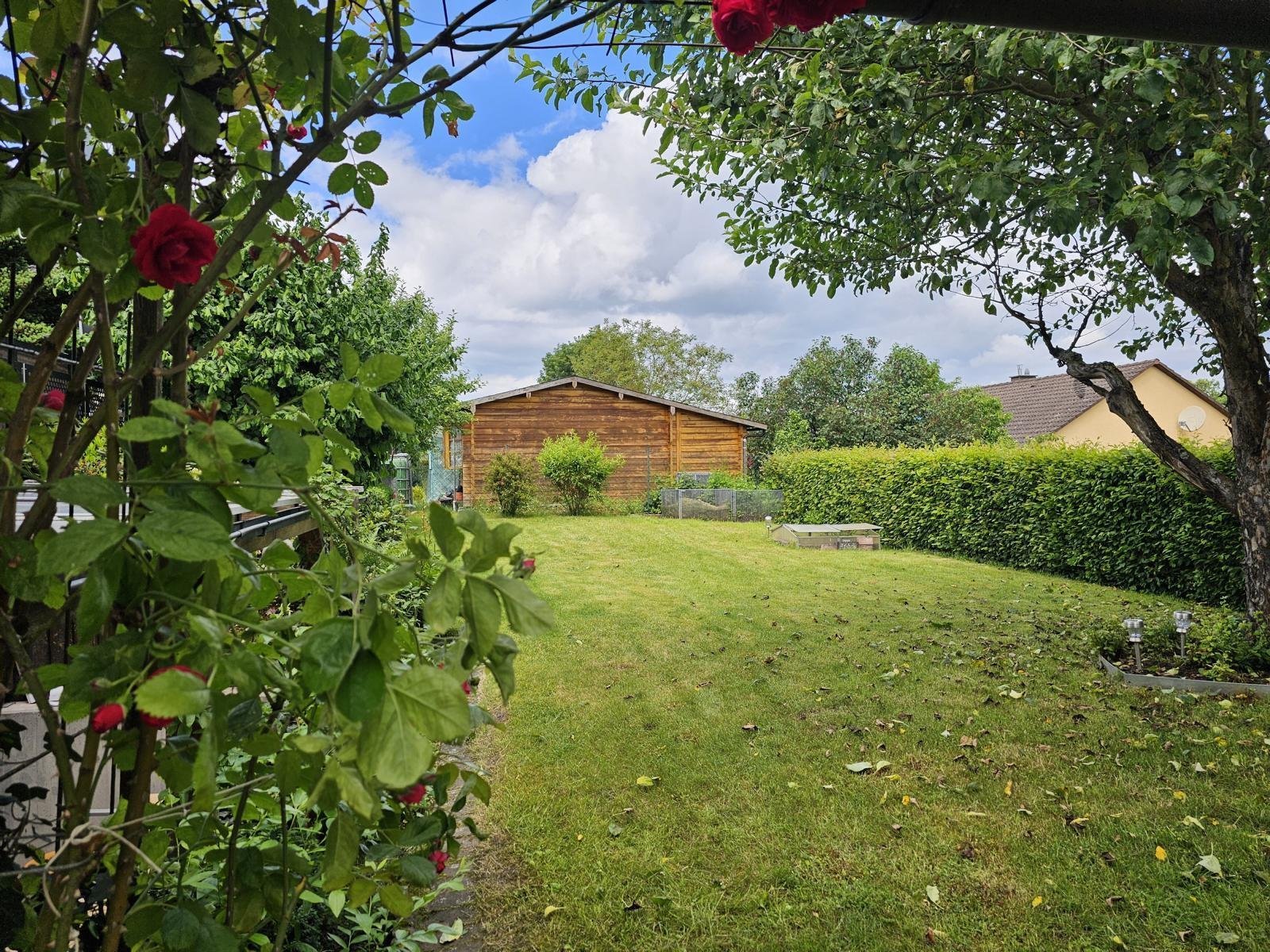 VERKAUFT - Toller Bungalow mit großzügiger Individualität und herrlichem Garten!