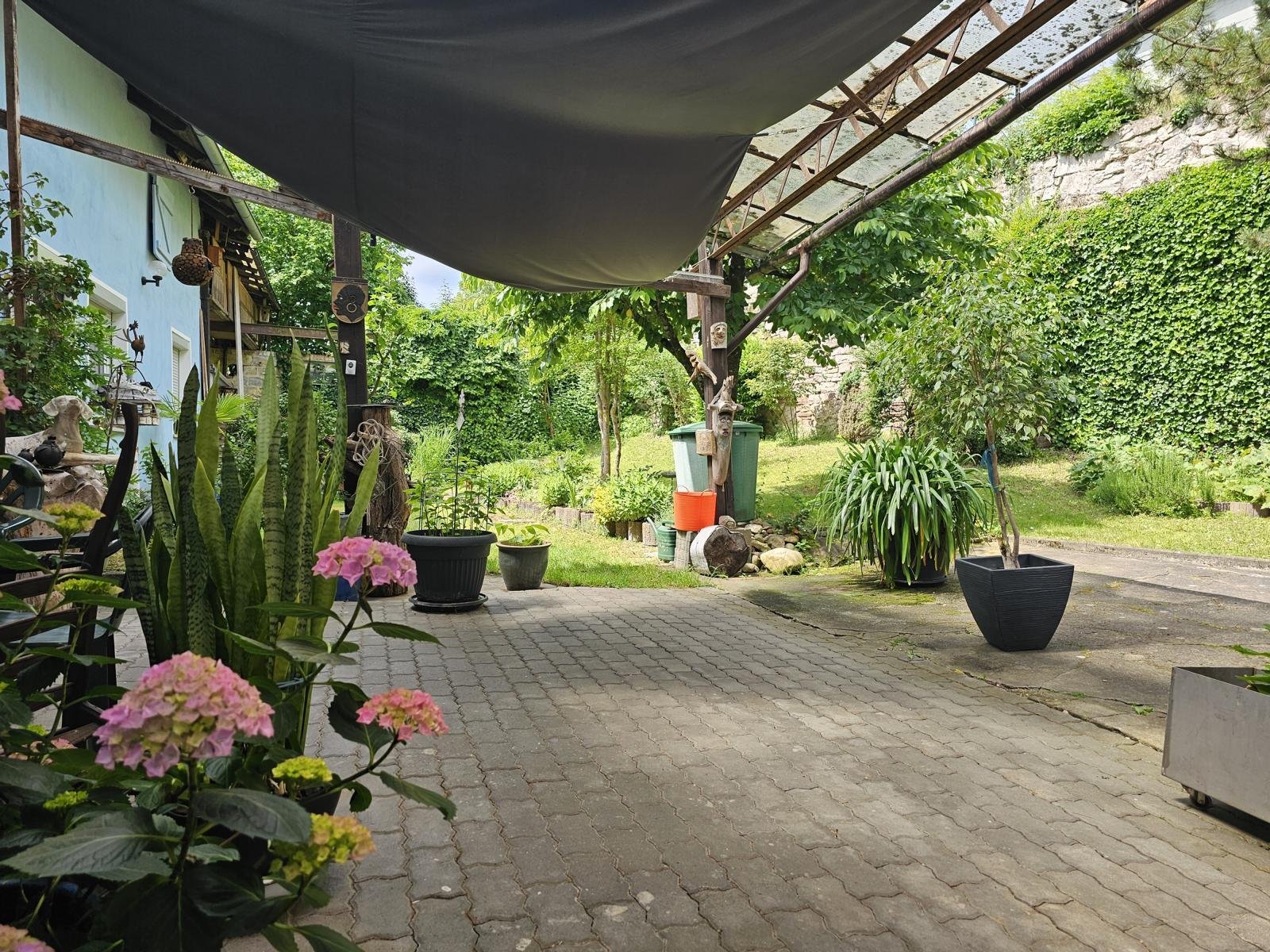 VERKAUFT - Ein Kleinod - Wohnen mit Herz! Einfamilienhaus in Coburg mit sichtgeschütztem Garten!