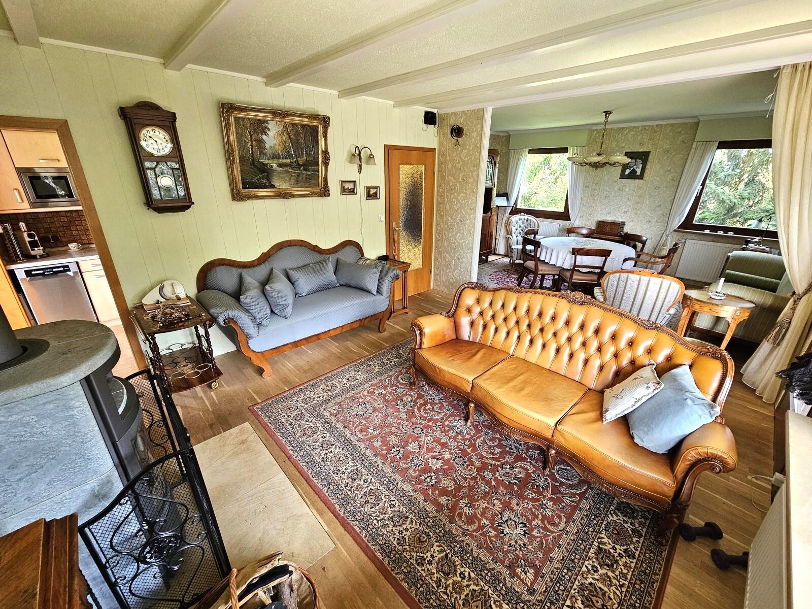 VERKAUFT - Eine traumhafte Idylle für Individualisten! 100 Rosenstöcke und schnelles Internet!