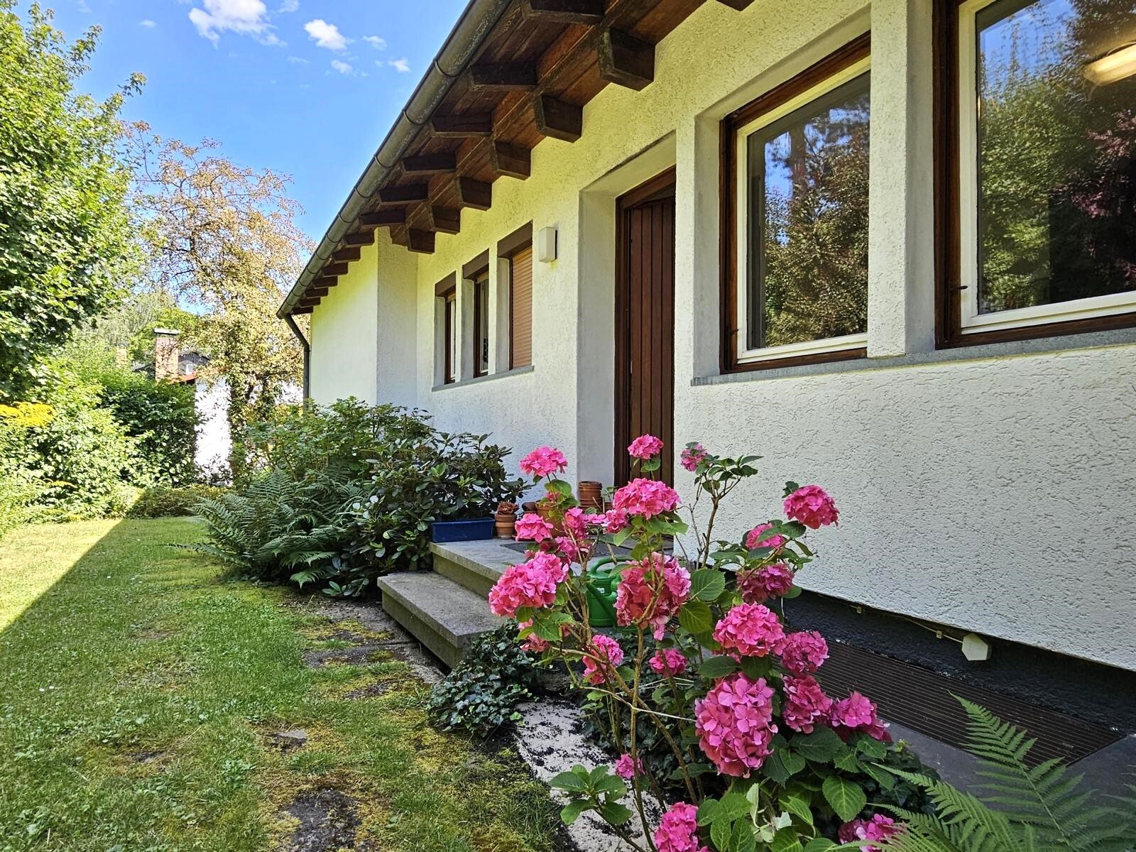 VERKAUFT - Wohnen mit Blick! Im Grünen, herrlich eingewachsen in guter Lage von Coburg!