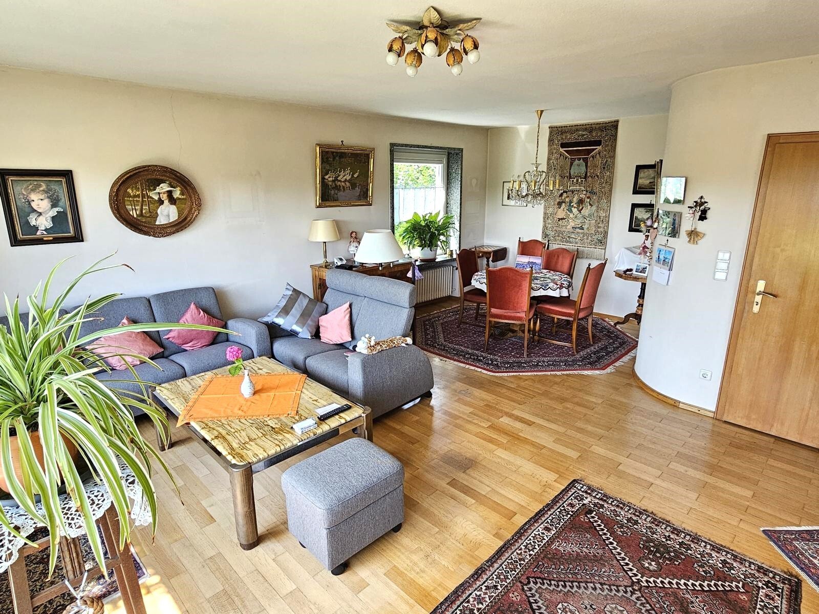 VERKAUFT - Wohnen mit Blick! Im Grünen, herrlich eingewachsen in guter Lage von Coburg!