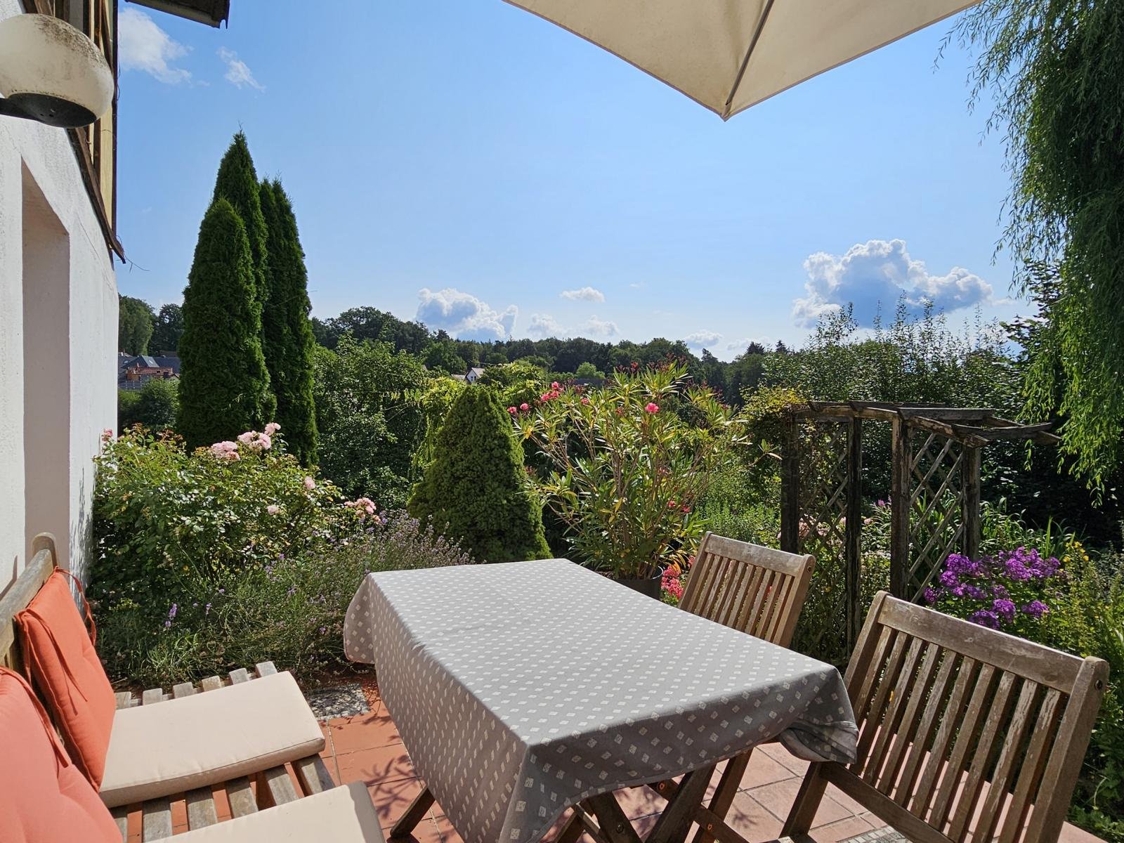 VERKAUFT - Wohnen mit Charme und Flair auf einem 2.250 m² großen Grundstück, inkl. Top-Bauplatz!