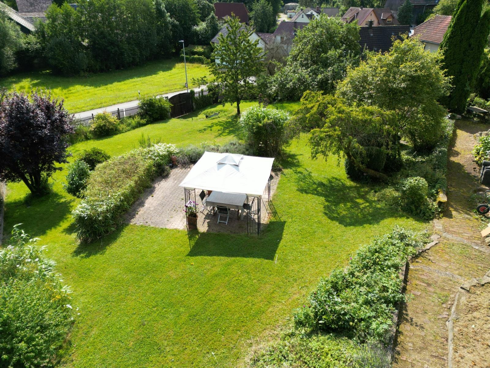 VERKAUFT - Wohnen mit Charme und Flair auf einem 2.250 m² großen Grundstück, inkl. Top-Bauplatz!