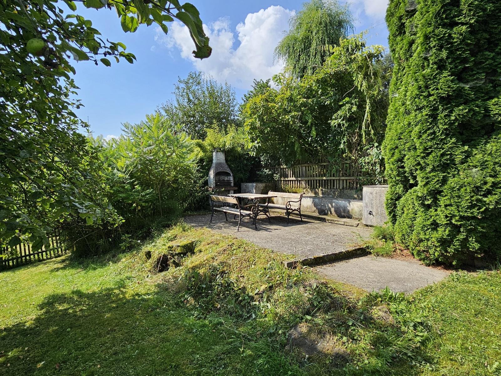 VERKAUFT - Wohnen mit Charme und Flair auf einem 2.250 m² großen Grundstück, inkl. Top-Bauplatz!