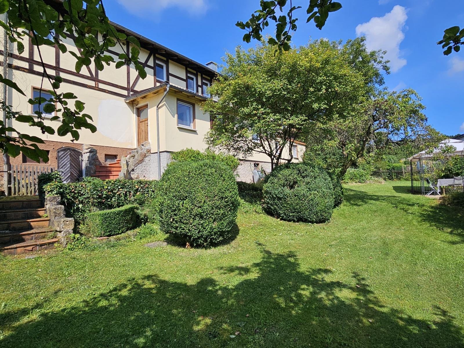 VERKAUFT - Wohnen mit Charme und Flair auf einem 2.250 m² großen Grundstück, inkl. Top-Bauplatz!