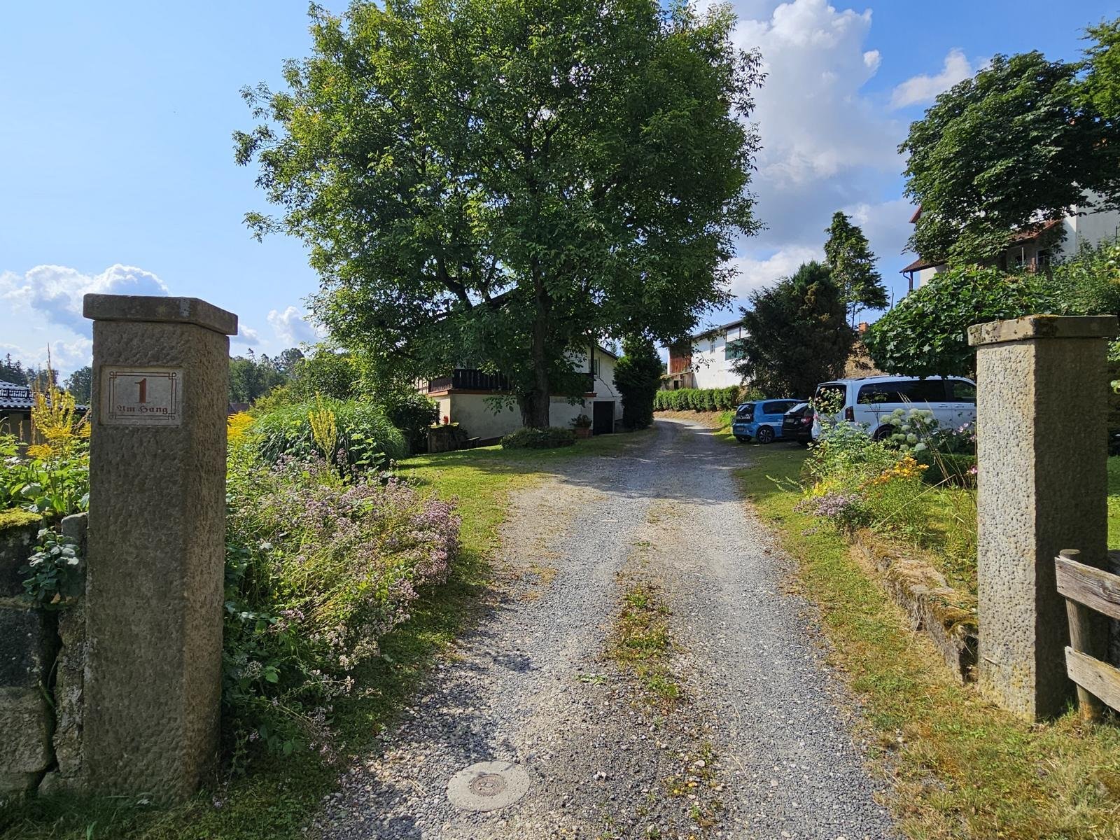 VERKAUFT - Wohnen mit Charme und Flair auf einem 2.250 m² großen Grundstück, inkl. Top-Bauplatz!