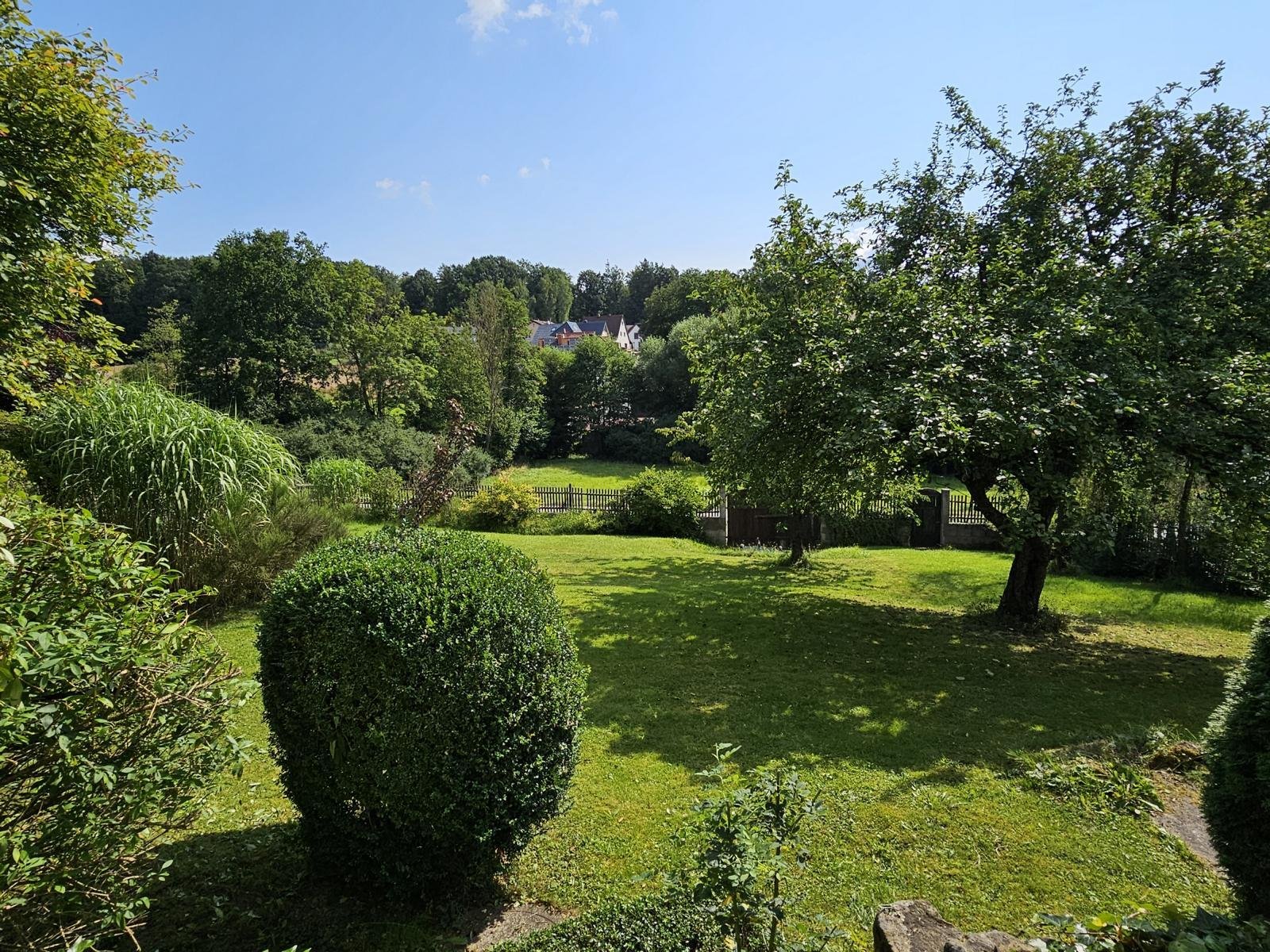 VERKAUFT - Wohnen mit Charme und Flair auf einem 2.250 m² großen Grundstück, inkl. Top-Bauplatz!