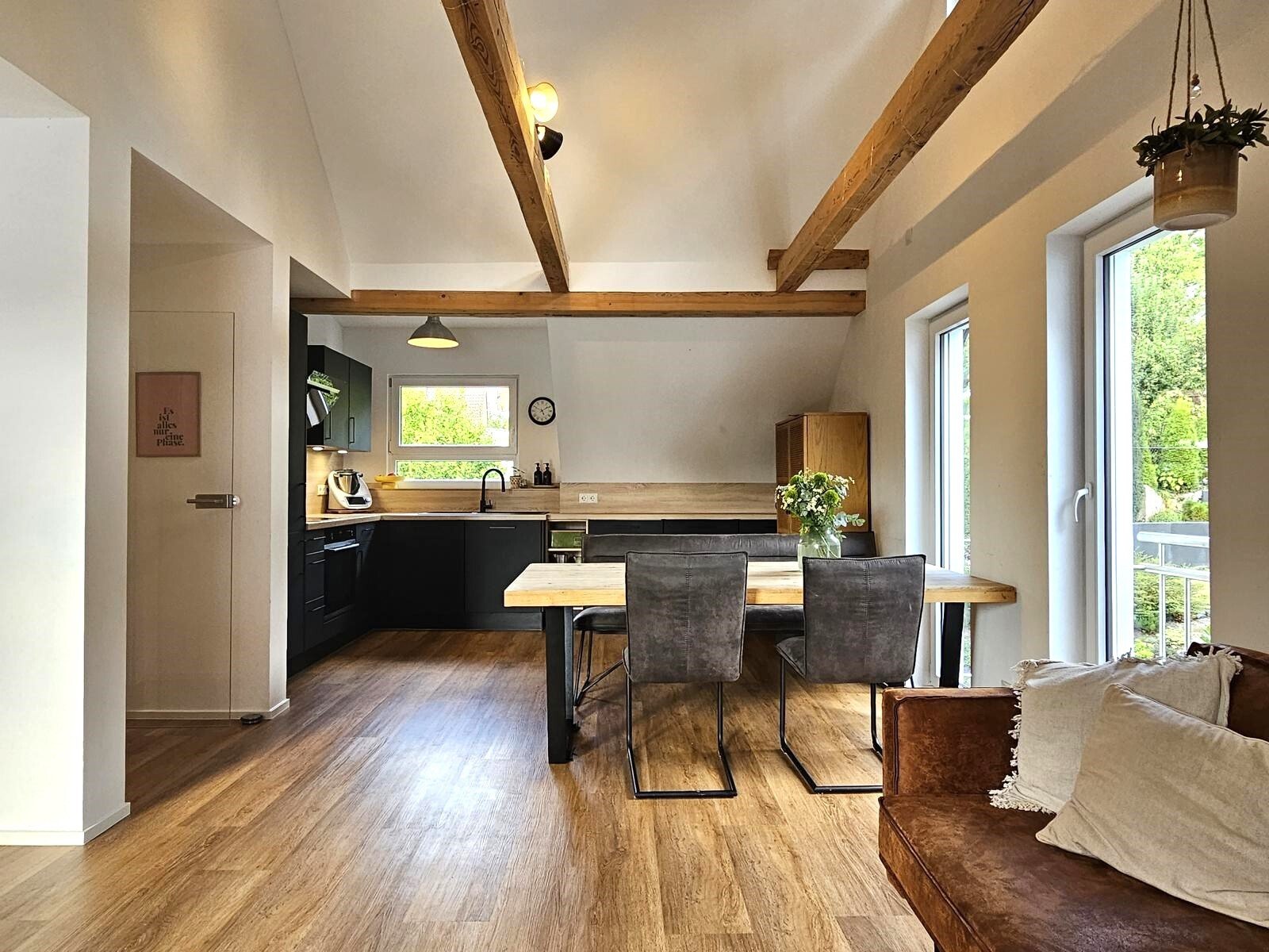 VERKAUFT - Hochwertig sanierte Traumwohnung in exklusiver Stadtlage!