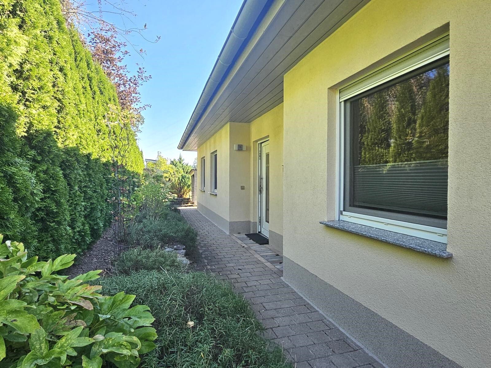 VERKAUFT - TOP-Winkel-Bungalow, Bj. 2011, mit Traumgarten, Nähe Waldrand, Energieeffizienzkl.: A