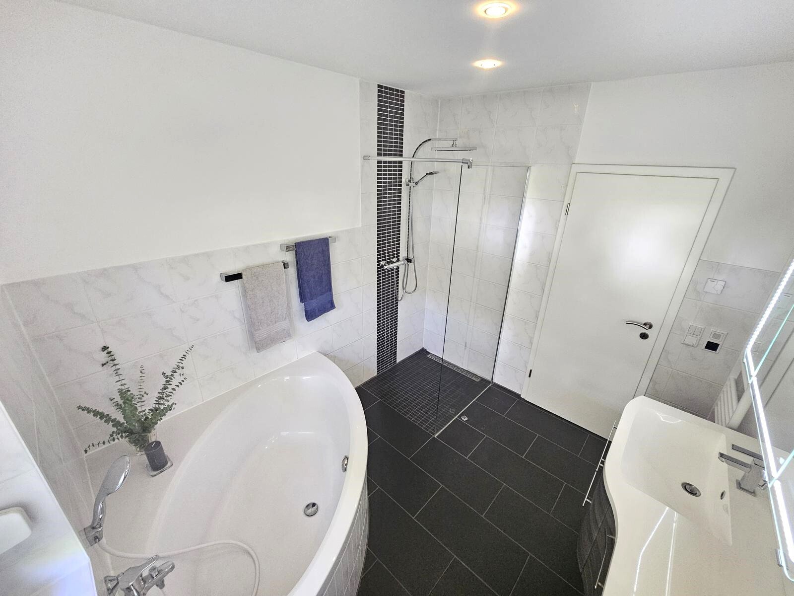 VERKAUFT - TOP-Winkel-Bungalow, Bj. 2011, mit Traumgarten, Nähe Waldrand, Energieeffizienzkl.: A