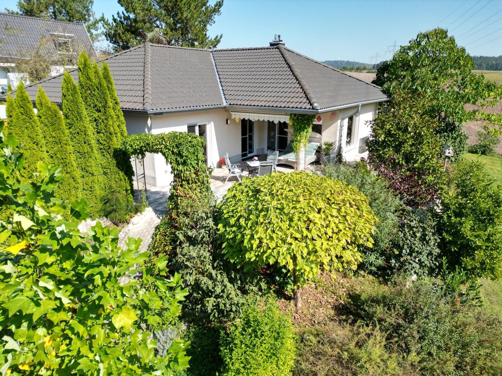 VERKAUFT - TOP-Winkel-Bungalow, Bj. 2011, mit Traumgarten, Nähe Waldrand, Energieeffizienzkl.: A