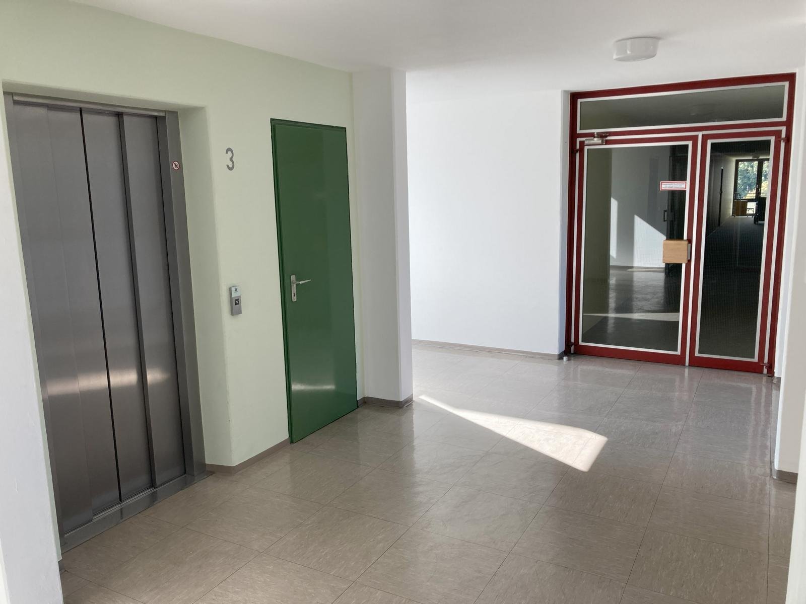VERKAUFT - Altersgerechte 3-Zimmer-Wohnung mit großem Balkon inkl. TG-Stellplatz & Fahrstuhl im Haus