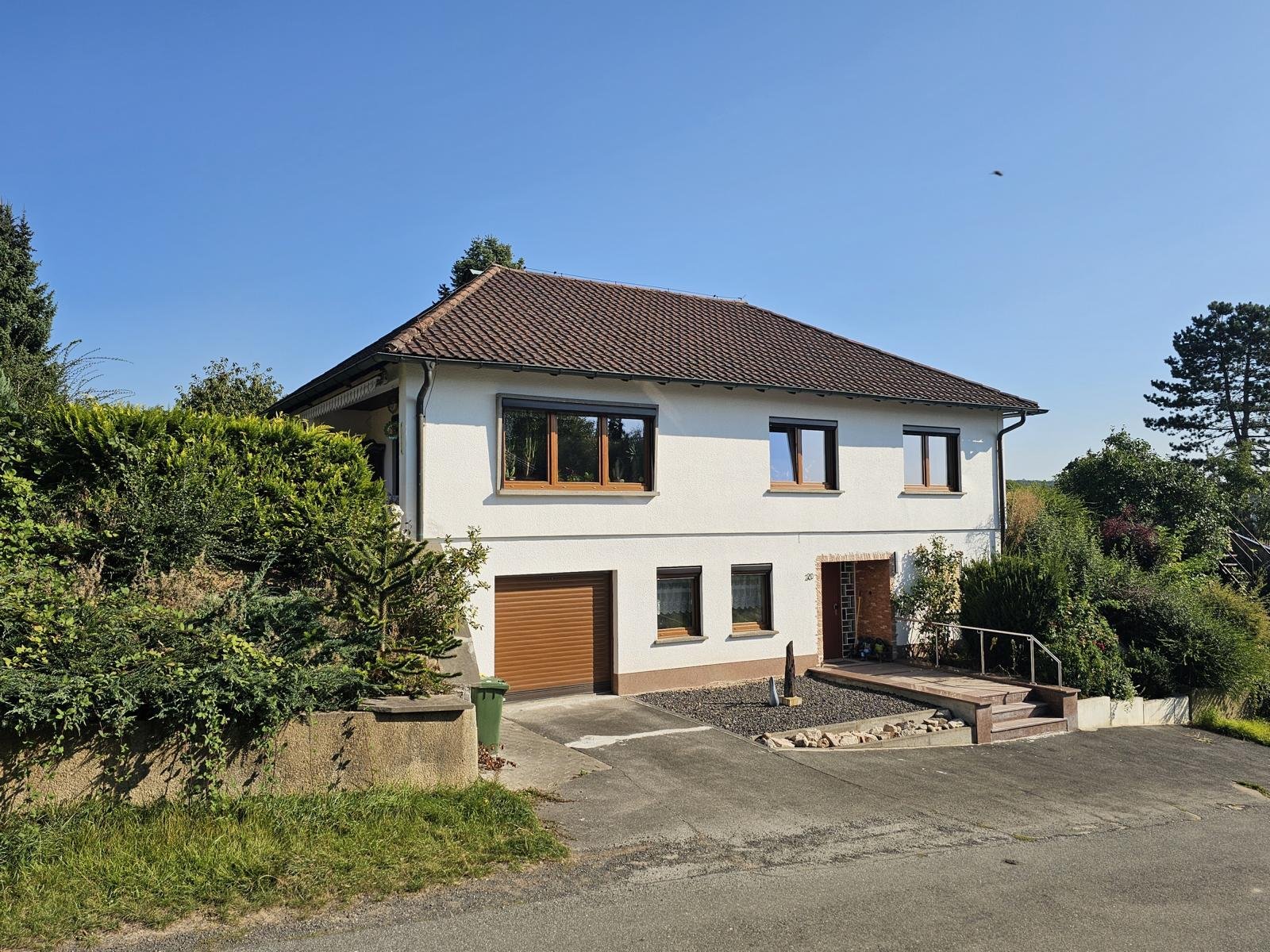 Verkauft - Walmdach-Bungalow in Massivbauweise auf sonnigem Grundstück!