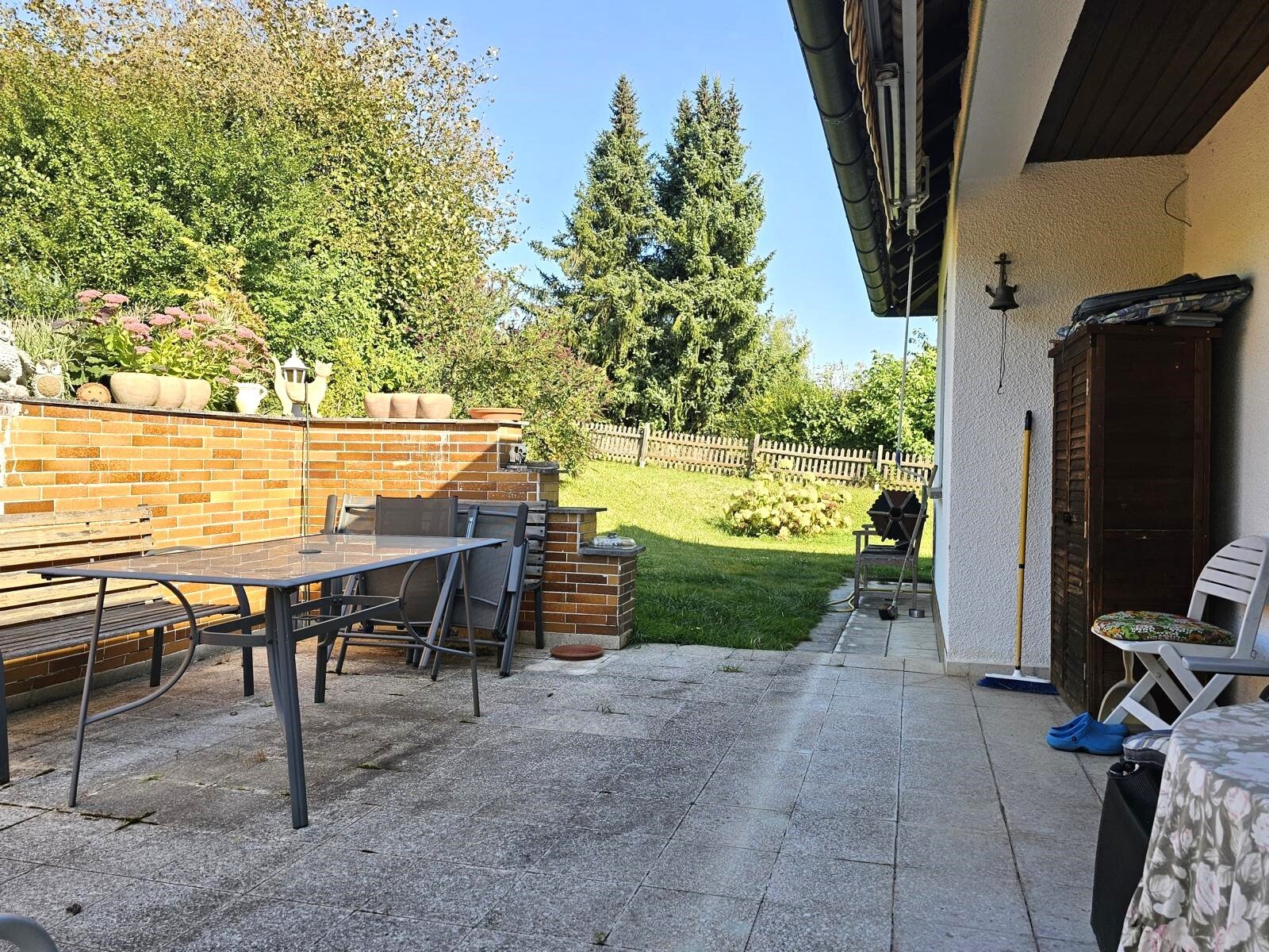 Verkauft - Walmdach-Bungalow in Massivbauweise auf sonnigem Grundstück!