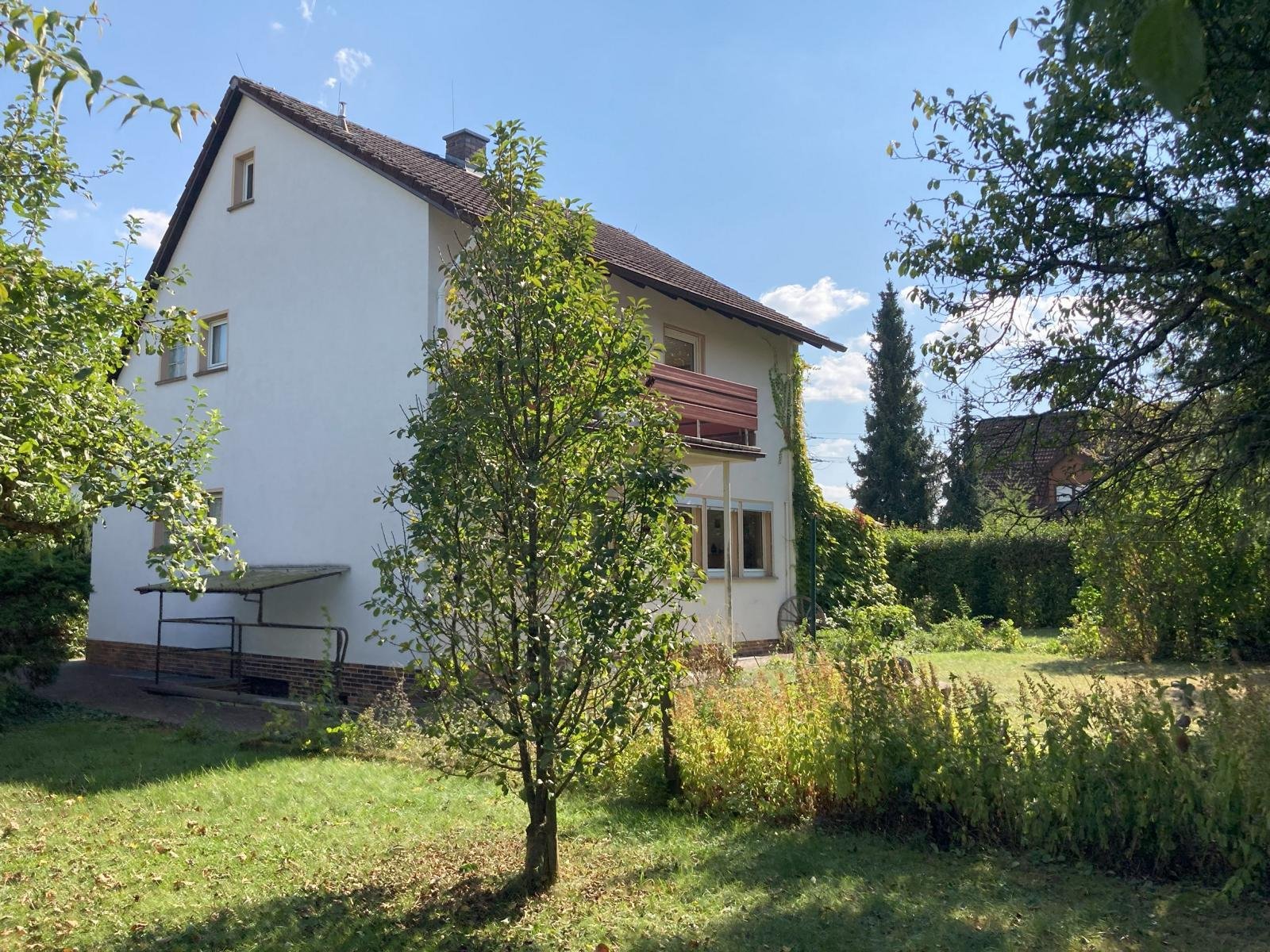 VERKAUFT - Einfamilienhaus mit Terrasse, 2 Balkonen, massivem Gartenhaus und tollem Garten!