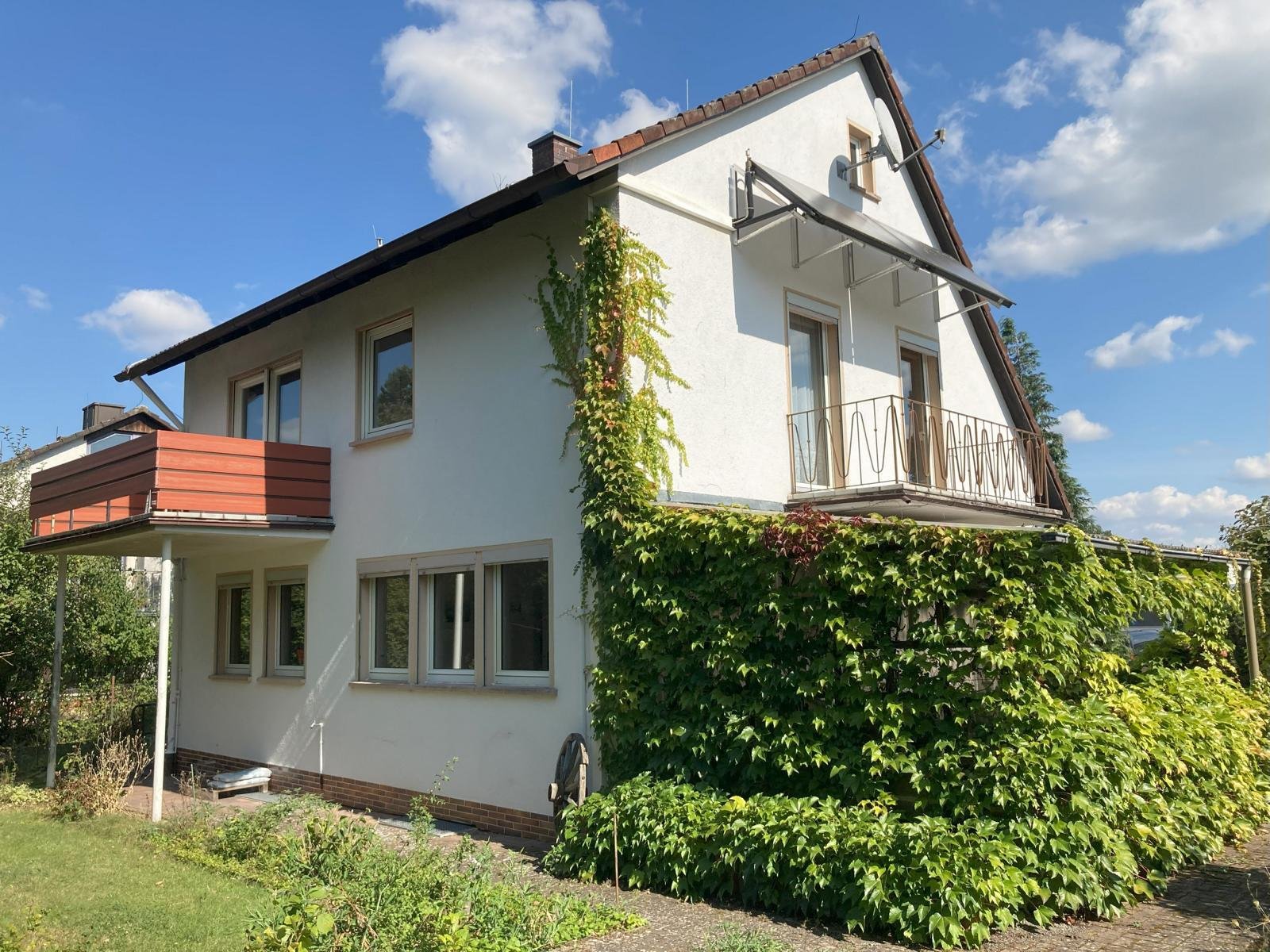 VERKAUFT - Einfamilienhaus mit Terrasse, 2 Balkonen, massivem Gartenhaus und tollem Garten!