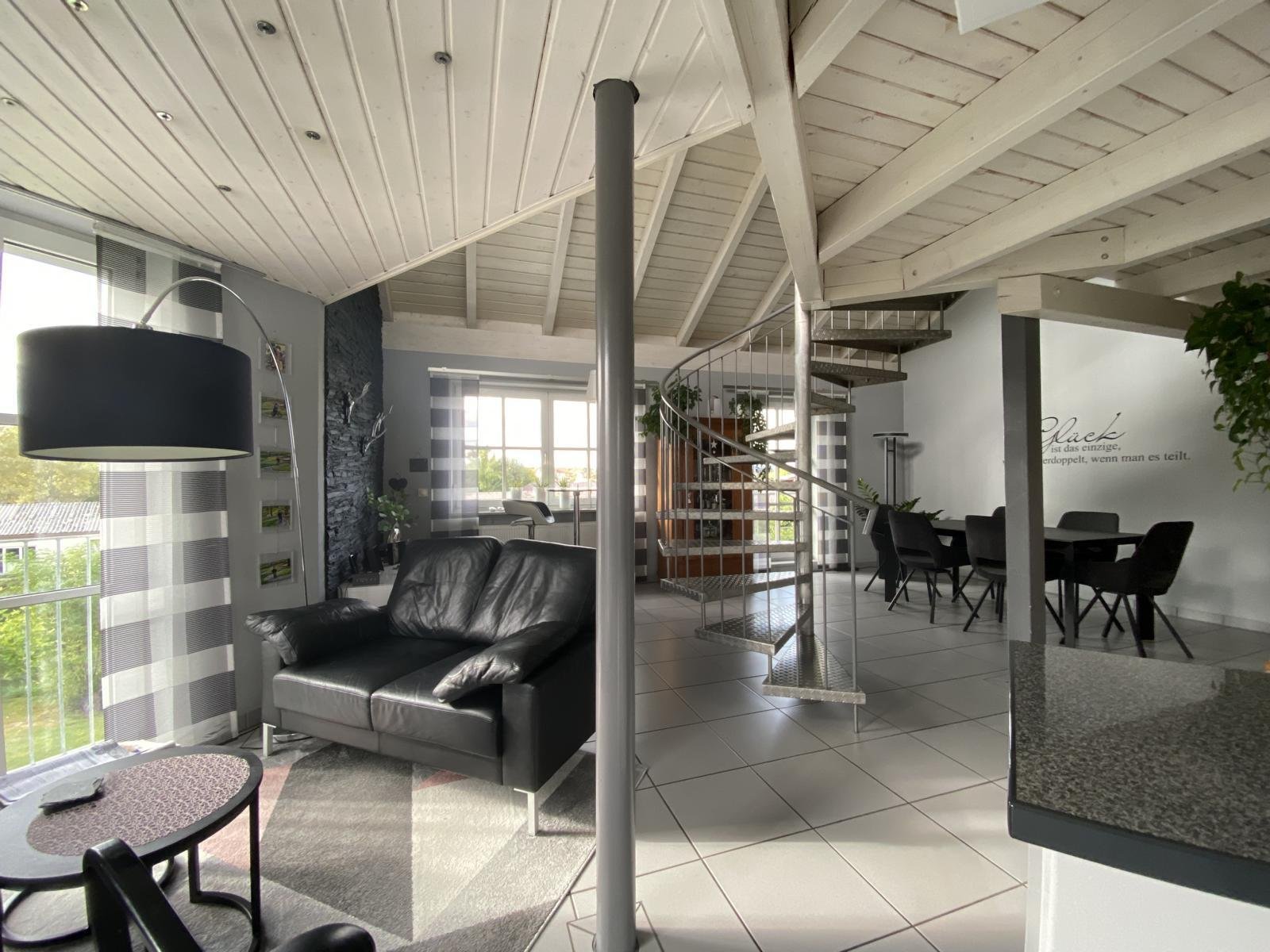 Höchster Wohnkomfort für die ganze Familie - großzügiges Zweifamilienhaus in Mitwitz!