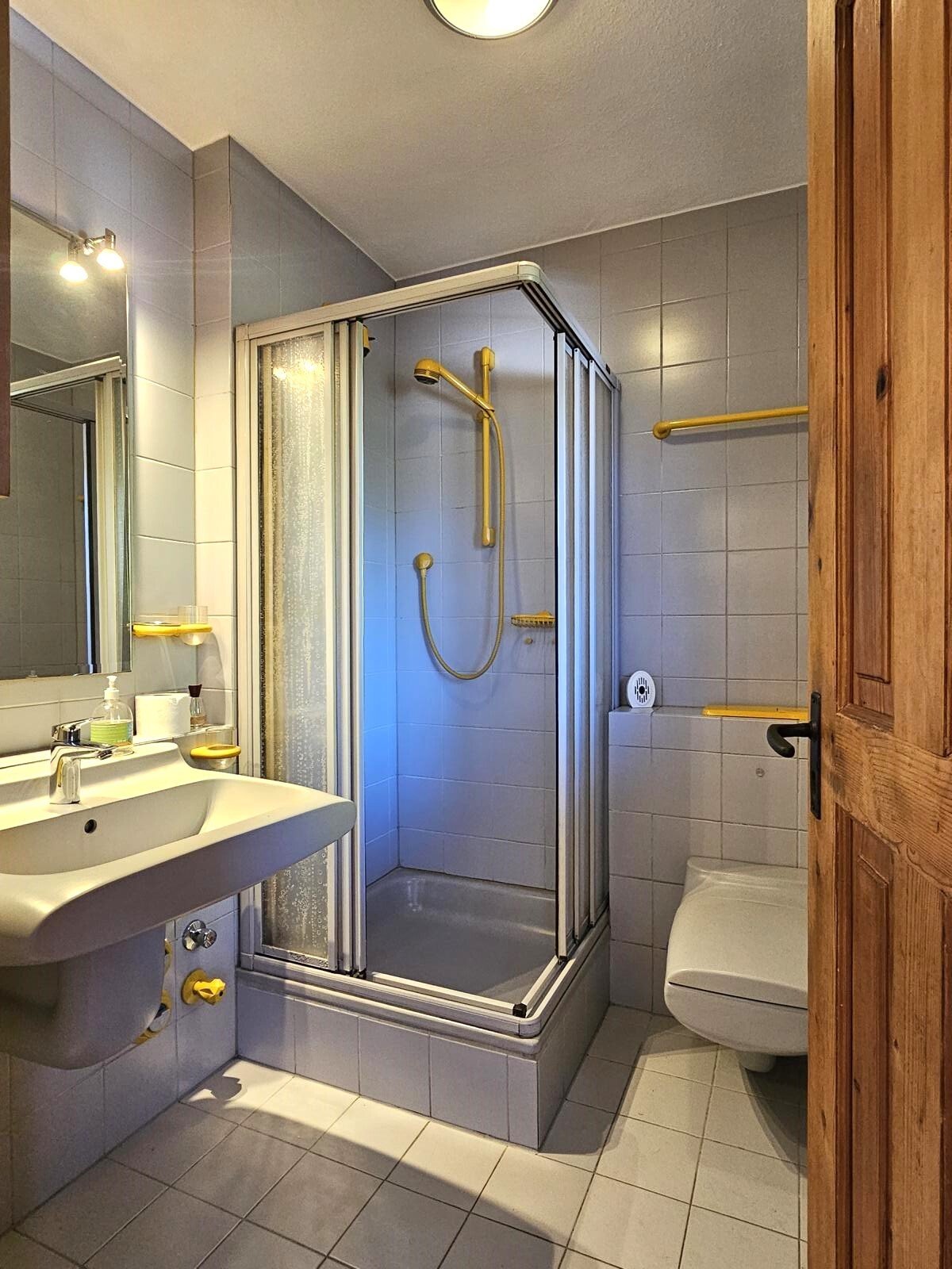 VERKAUFT - Wohnen im begehrten Kurort - Galeriewohnung mit Carport und Stellplatz!