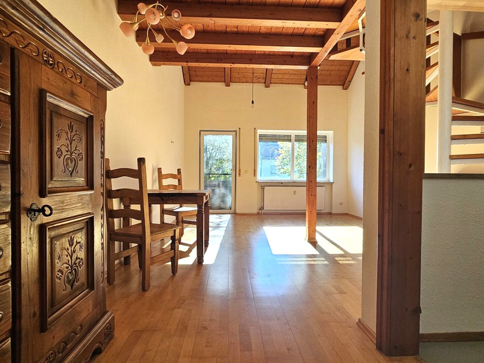 VERKAUFT - Wohnen im begehrten Kurort - Galeriewohnung mit Carport und Stellplatz!