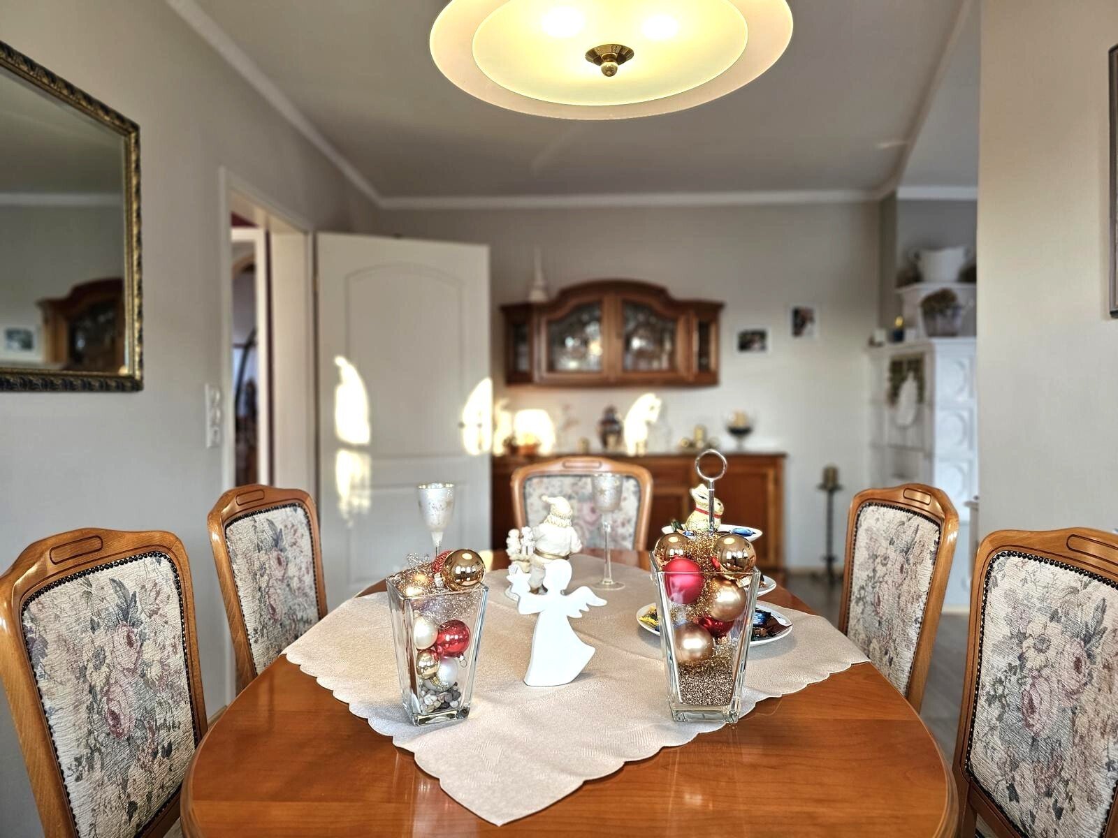 VERKAUFT - Gepflegtes Einfamilienhaus auf 1.212 m² zauberhaft angelegtem Garten mit Doppelgarage