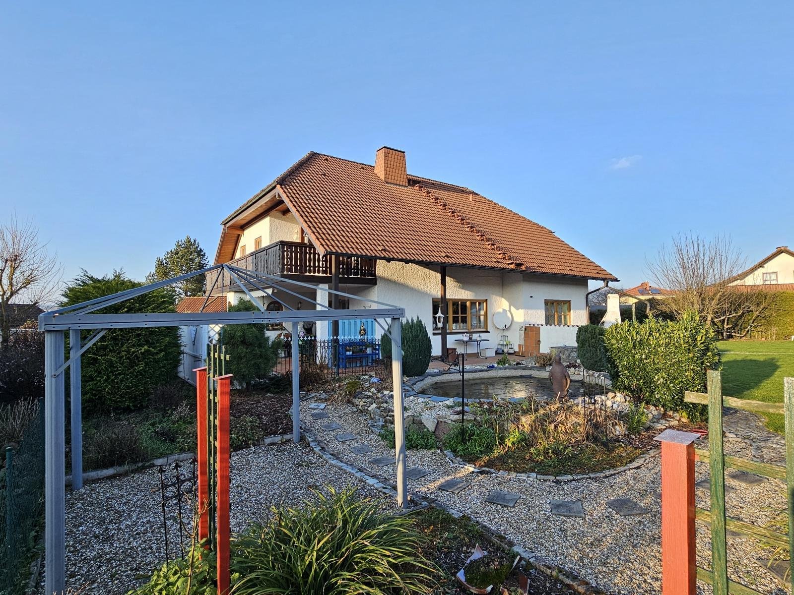 VERKAUFT - Gepflegtes Einfamilienhaus auf 1.212 m² zauberhaft angelegtem Garten mit Doppelgarage