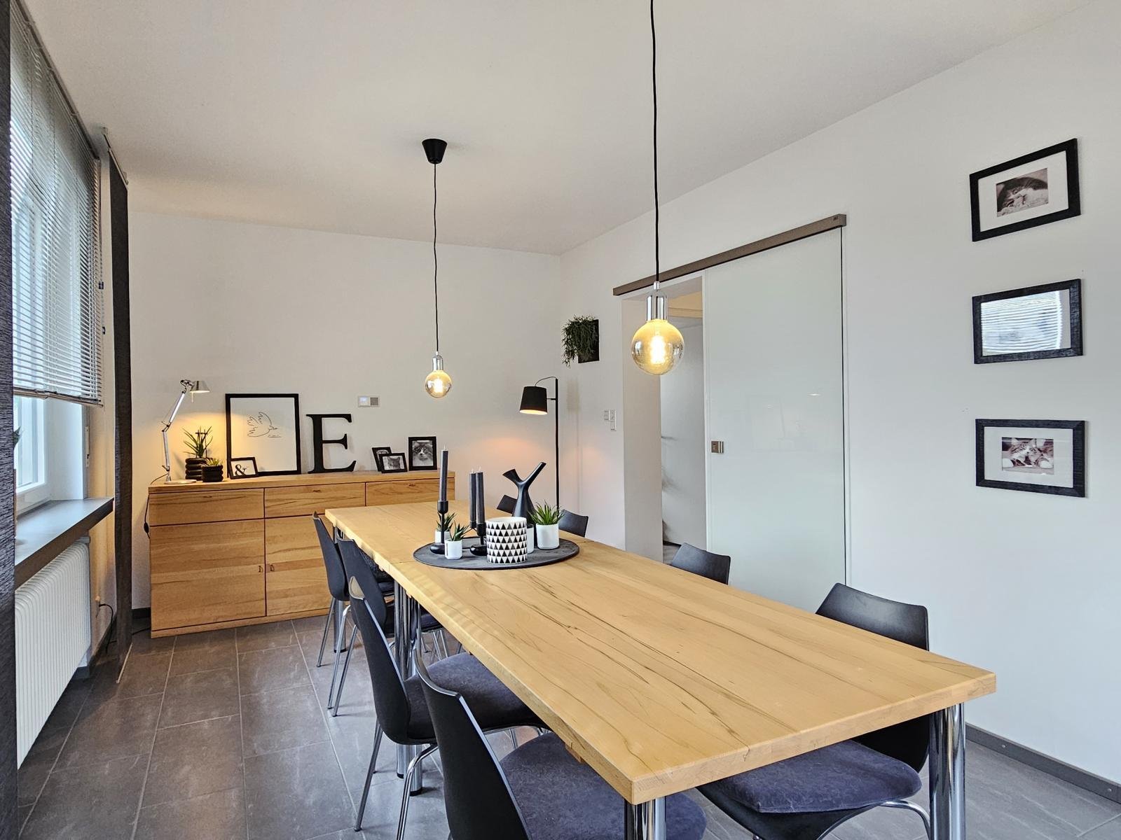 VERKAUFT -Doppelstöckiger Bungalow mit 2 barrierefreien Eingängen & Traum-Naturgarten!