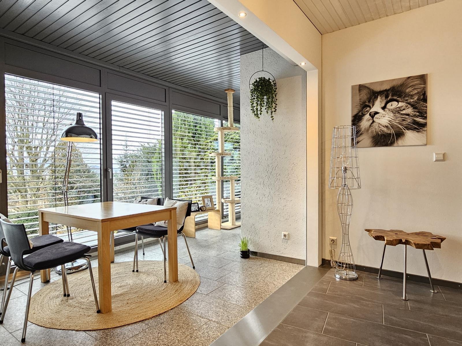 VERKAUFT -Doppelstöckiger Bungalow mit 2 barrierefreien Eingängen & Traum-Naturgarten!