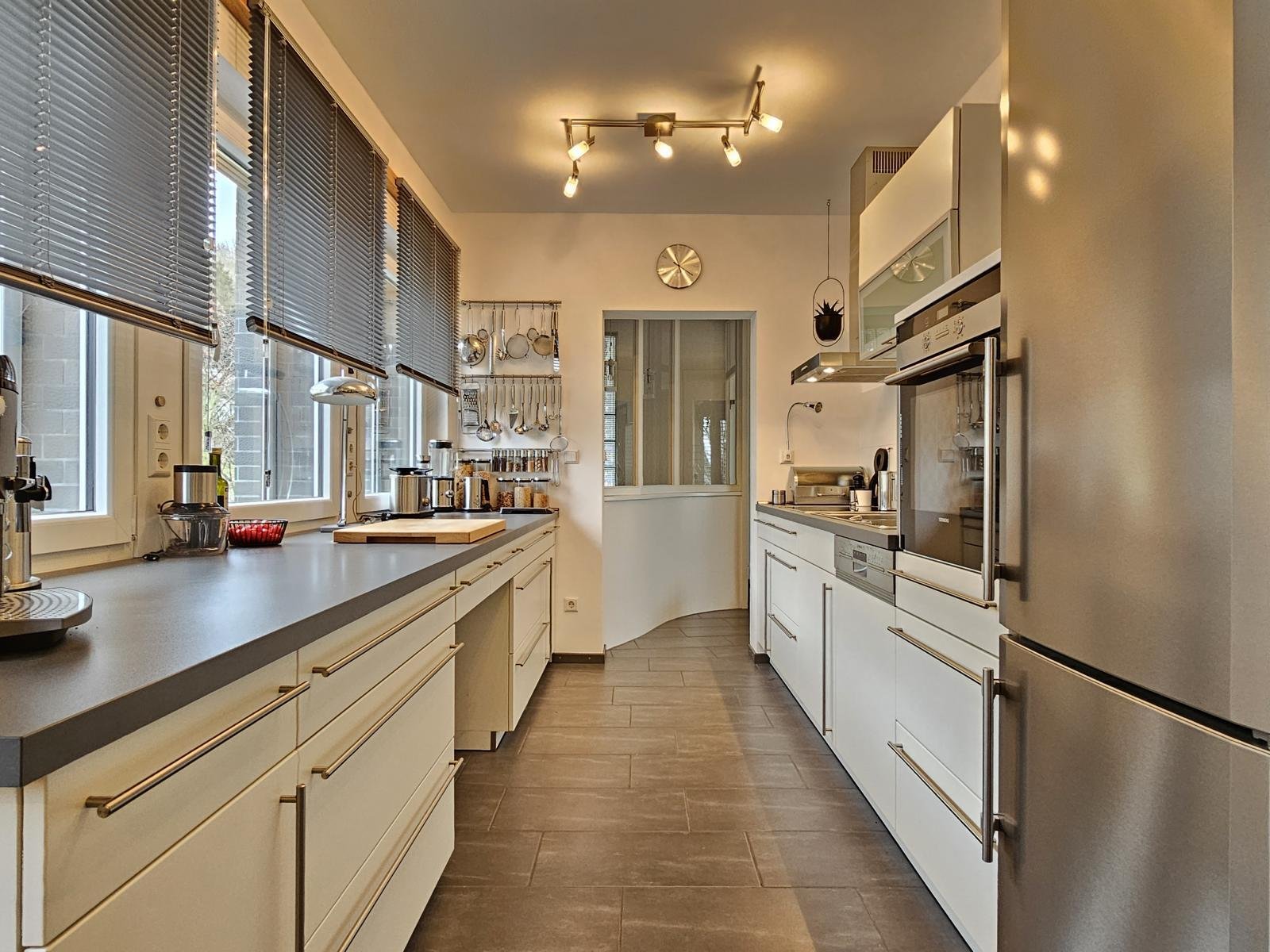 VERKAUFT -Doppelstöckiger Bungalow mit 2 barrierefreien Eingängen & Traum-Naturgarten!