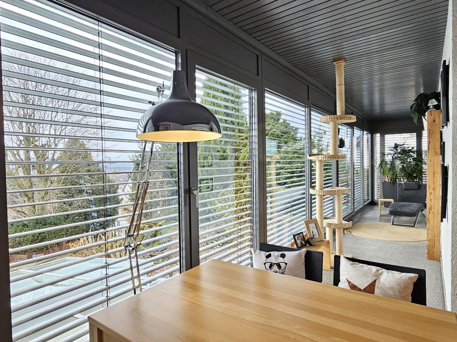 VERKAUFT -Doppelstöckiger Bungalow mit 2 barrierefreien Eingängen & Traum-Naturgarten!