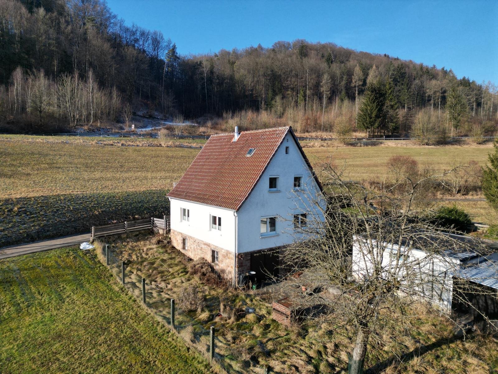 VERKAUFT-Handwerkerhaus auf schönem Grundstück in Lautertal!