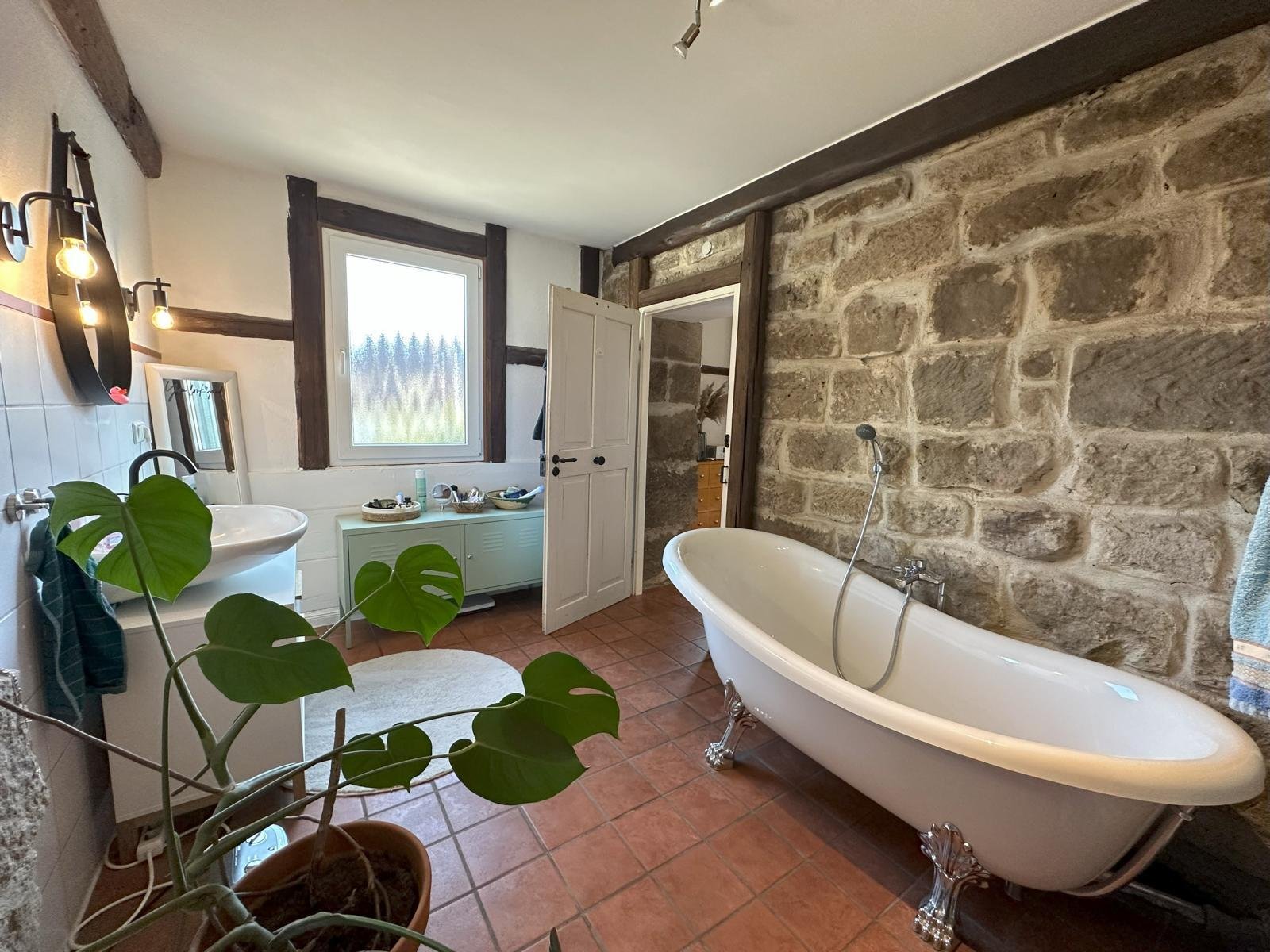 VERKAUFT-Wohnen mit Herz! Modernisiertes Haus mit Burgblick in Kronach, innenstadtnah am Wald!