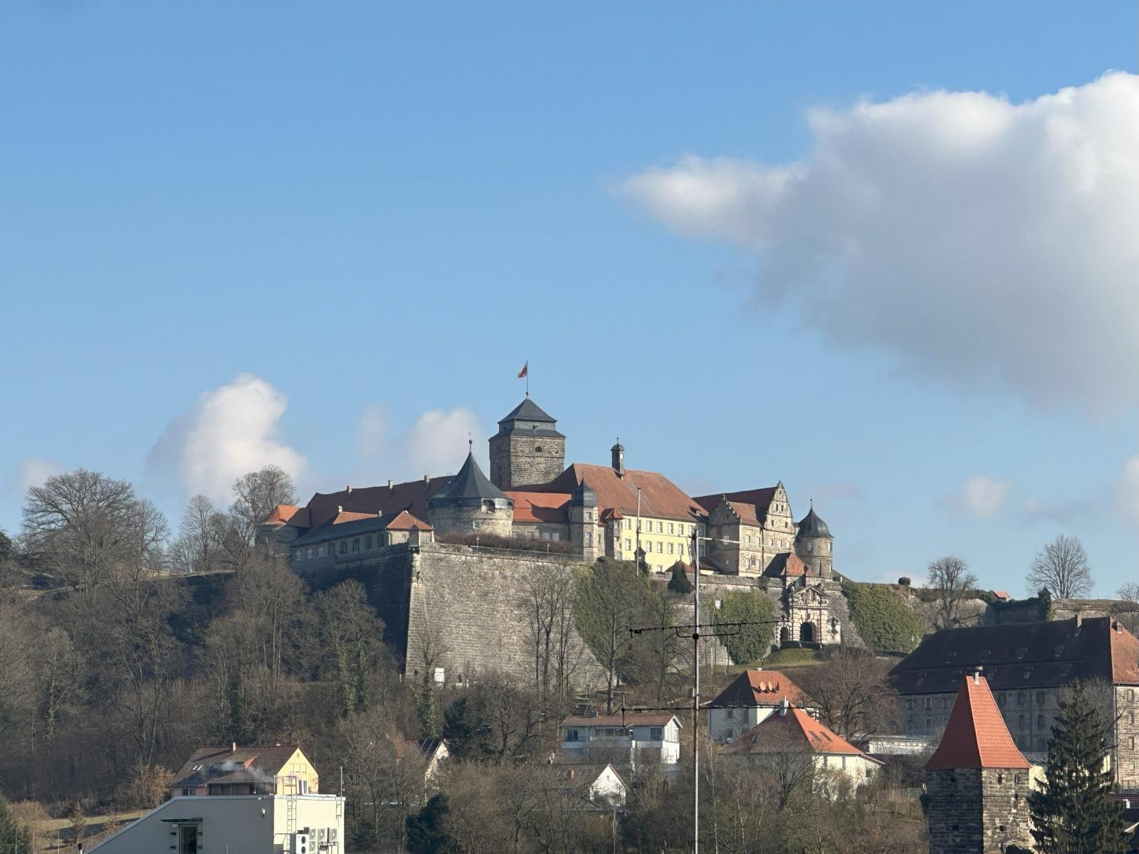 VERKAUFT-Wohnen mit Herz! Modernisiertes Haus mit Burgblick in Kronach, innenstadtnah am Wald!