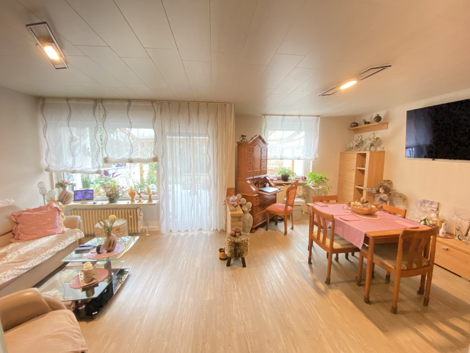 Verkauft - Wohnen im Grünen - Tolles Reihen-Eckhaus im beliebten Heimatring-Viertel