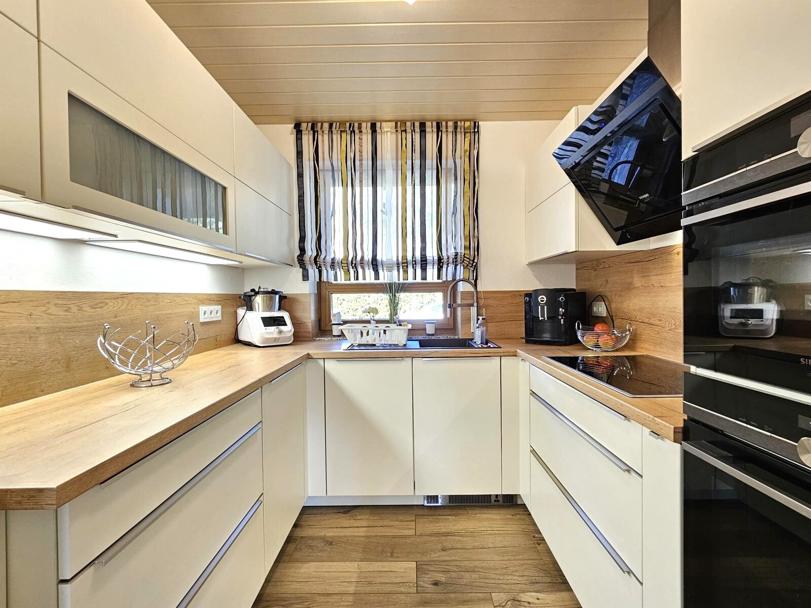 VERKAUFT - Elegant Wohnen in Top-Lage am begehrten Mahnberg mit 220 m² Wohnfläche und Fernsicht!