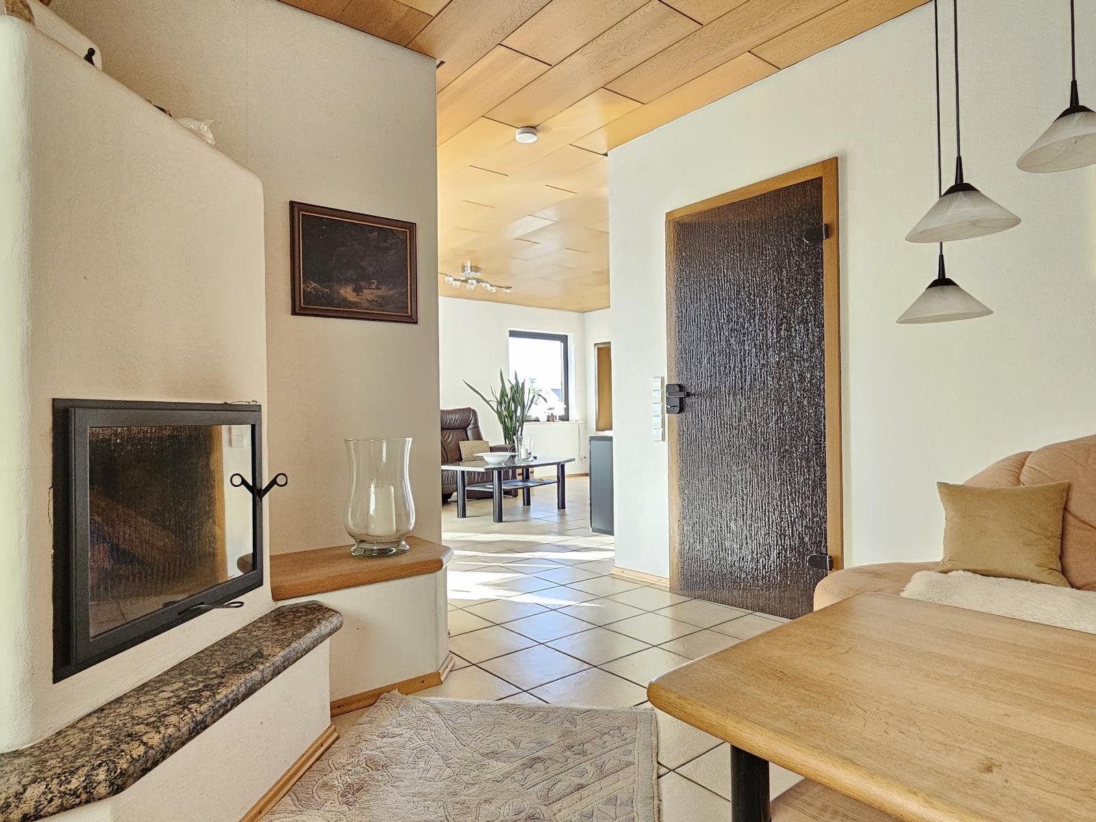 Anspruchsvolles Wohnen mit Schwimmbad und 3 Garagen!