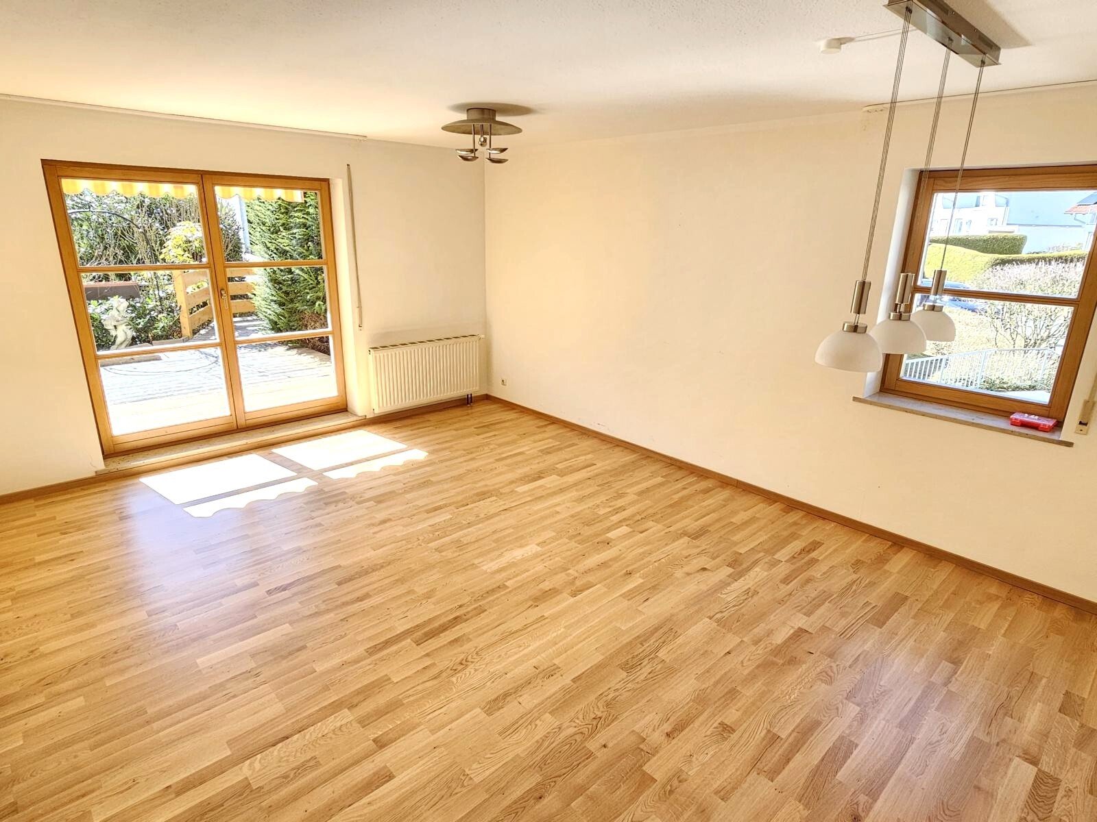 VERKAUFT-TOP-Eigentumswohnung in Cortendorf mit Terrasse, Garten, TG-Stellplatz u. Vesteblick!