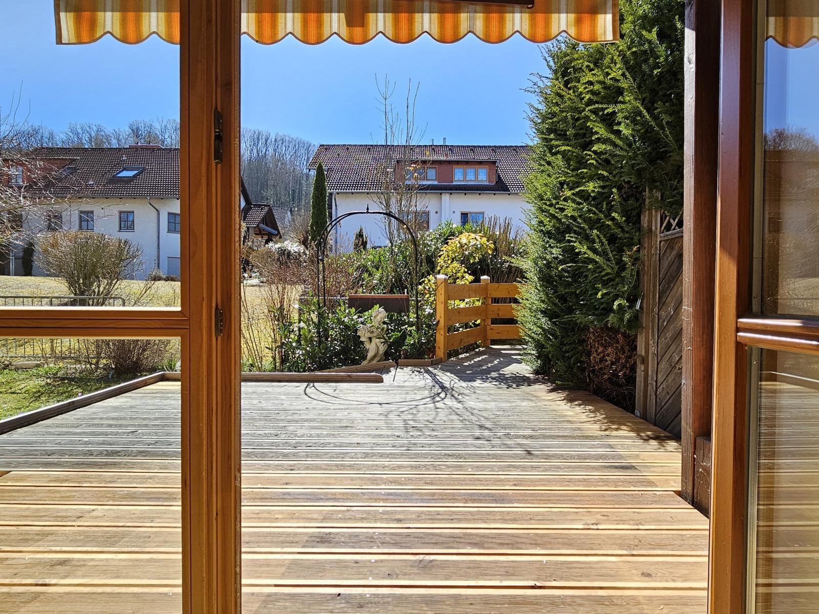 VERKAUFT-TOP-Eigentumswohnung in Cortendorf mit Terrasse, Garten, TG-Stellplatz u. Vesteblick!