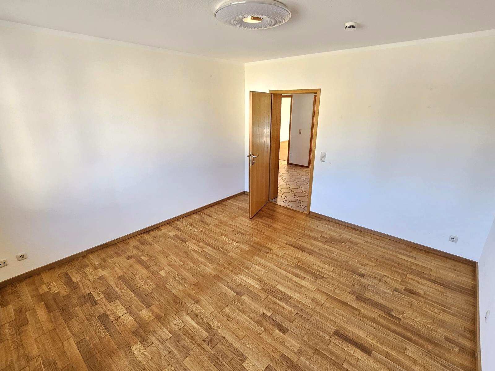 VERKAUFT-TOP-Eigentumswohnung in Cortendorf mit Terrasse, Garten, TG-Stellplatz u. Vesteblick!