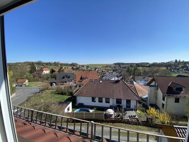 Reserviert - ERSTBEZUG nach Komplett-Renovierung - Attraktive 3,5-Zi.-Wohnung mit Balkon & Gartennutzung