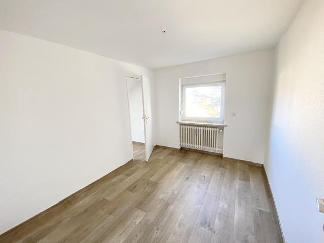 Reserviert - ERSTBEZUG nach Komplett-Renovierung - Attraktive 3,5-Zi.-Wohnung mit Balkon & Gartennutzung