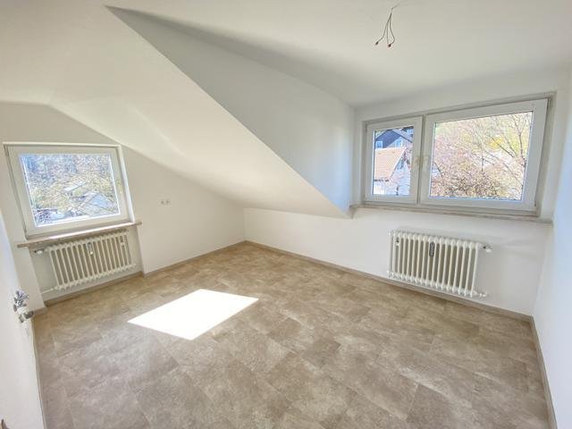 Reserviert - ERSTBEZUG nach Komplett-Renovierung - Attraktive 3,5-Zi.-Wohnung mit Balkon & Gartennutzung