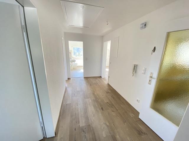 Reserviert - ERSTBEZUG nach Komplett-Renovierung - Attraktive 3,5-Zi.-Wohnung mit Balkon & Gartennutzung