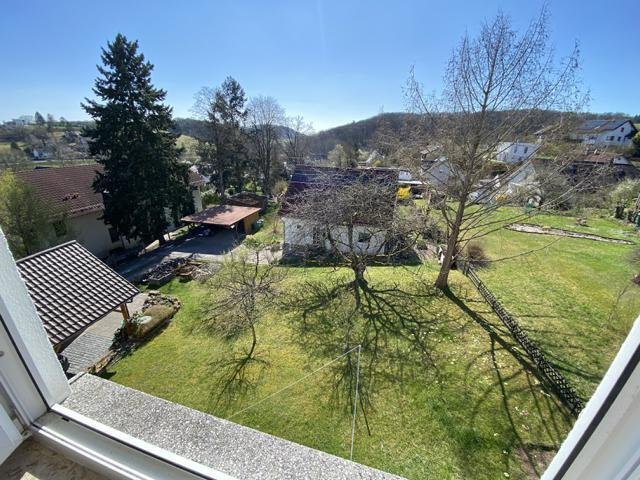 Reserviert - ERSTBEZUG nach Komplett-Renovierung - Attraktive 3,5-Zi.-Wohnung mit Balkon & Gartennutzung